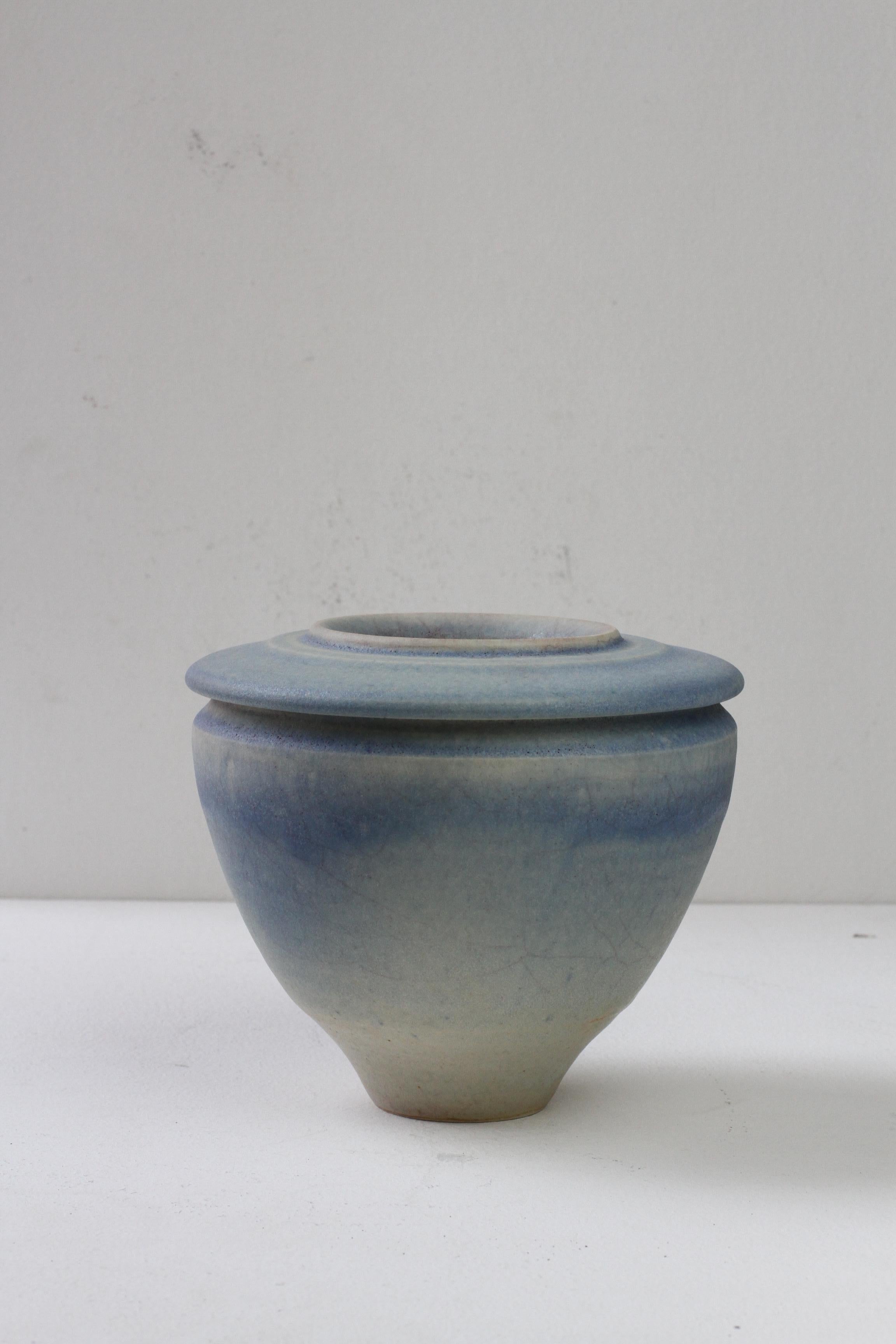 Deutsche Studio Pottery Blaue Vase von Ingeborg Zenker, 1989 (Britisch) im Angebot