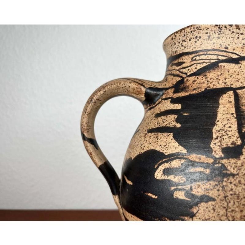 Allemand Vase cruche en Studio Pottery de Gerhard Liebenthron, 1993 en vente