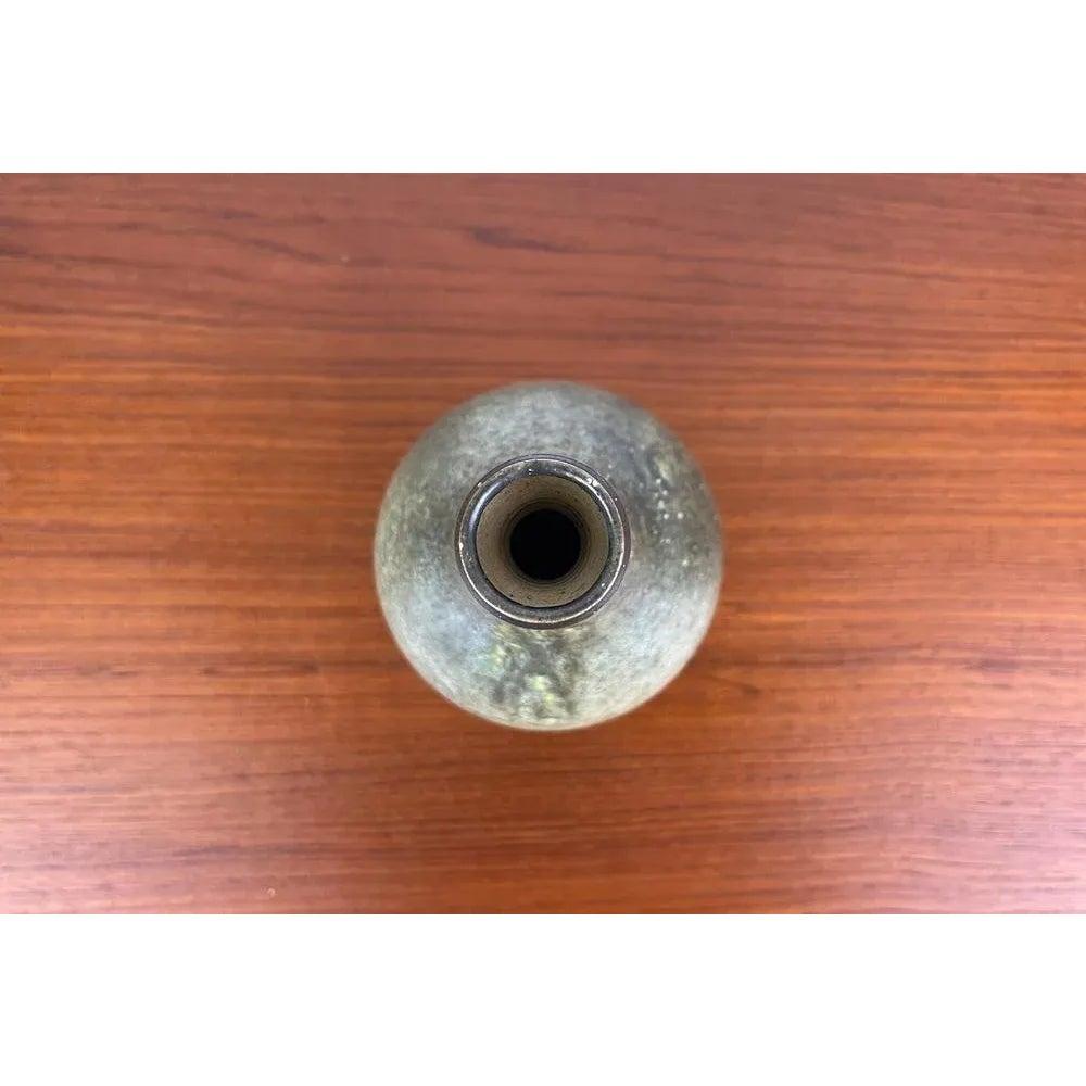Vaso di Studio Pottery tedesco di metà secolo di Barbara Stehr, anni '60, in ottime condizioni. Progettato tra il 1960 e il 1969 Questo pezzo ha un marchio di attribuzione.

Informazioni aggiuntive:
Materiale: Ceramica
Colore: marrone
Stili: