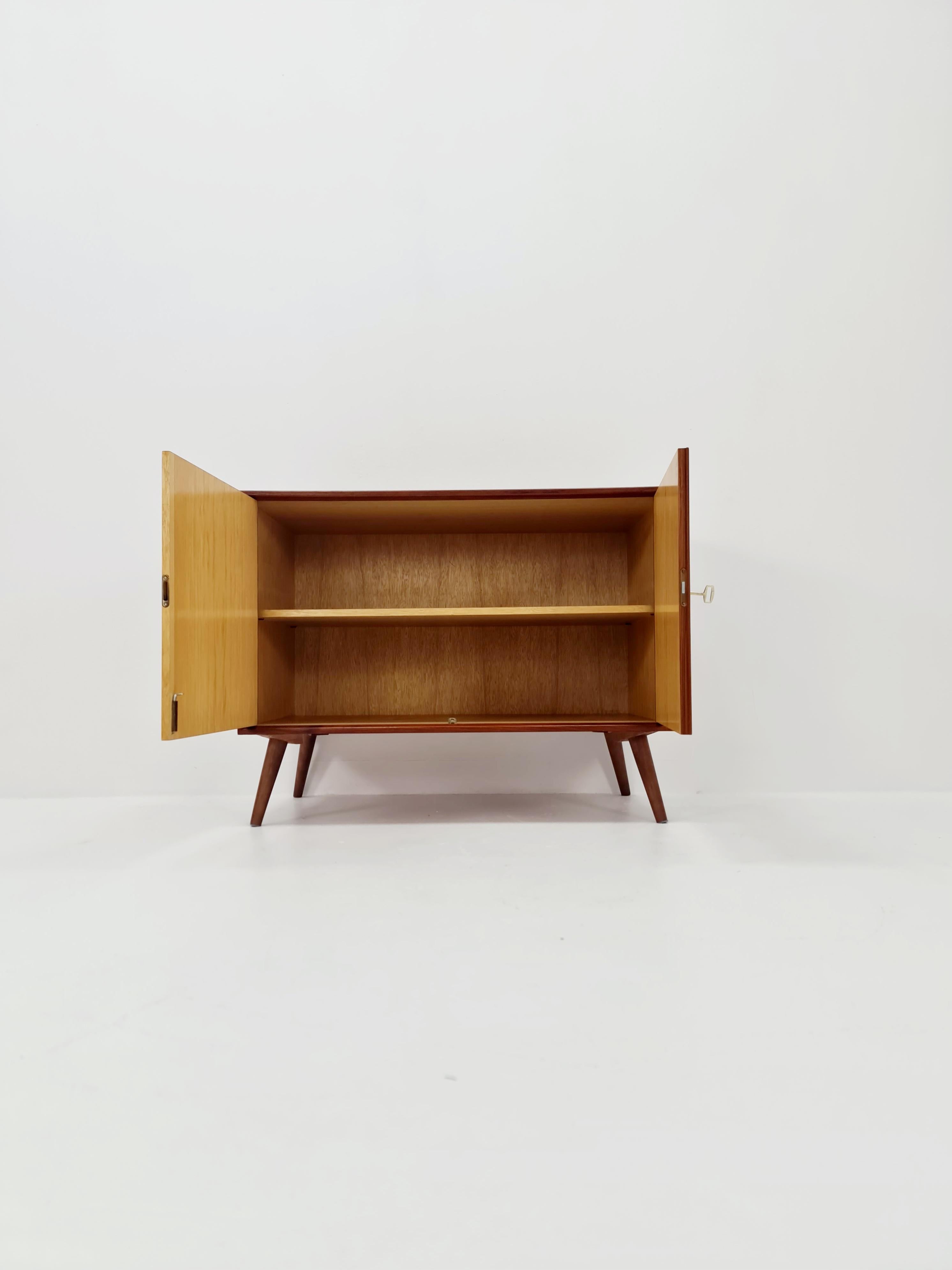 Mid-Century Modern Buffet allemand en teck de Heinrich Riestenpatt pour RT 200, 1960 en vente