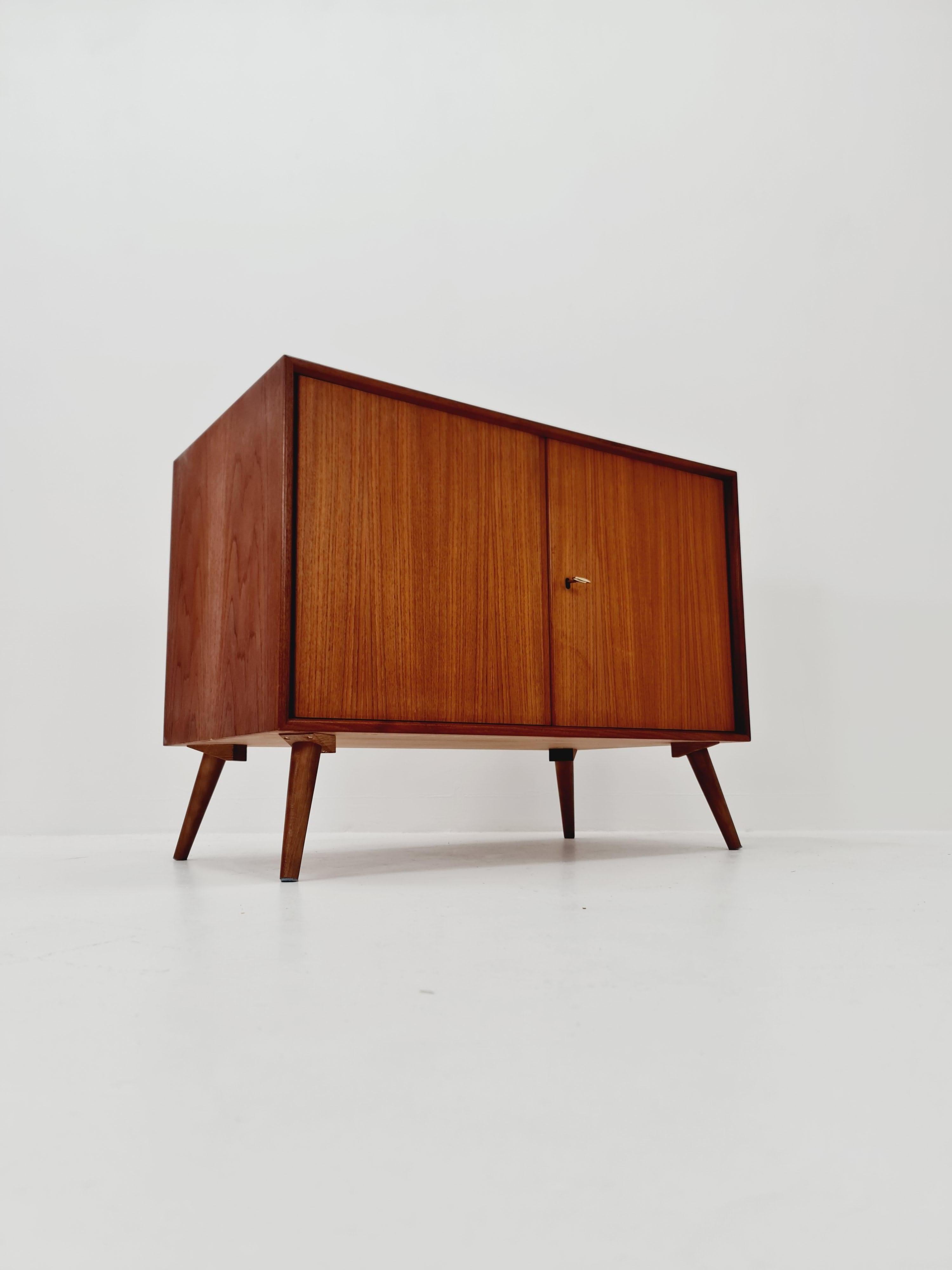 Buffet allemand en teck de Heinrich Riestenpatt pour RT 200, 1960 Bon état - En vente à Gaggenau, DE