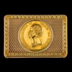 German Three-Colour 18-karat Gold Presentation Medal Snuff Box, circa 1830