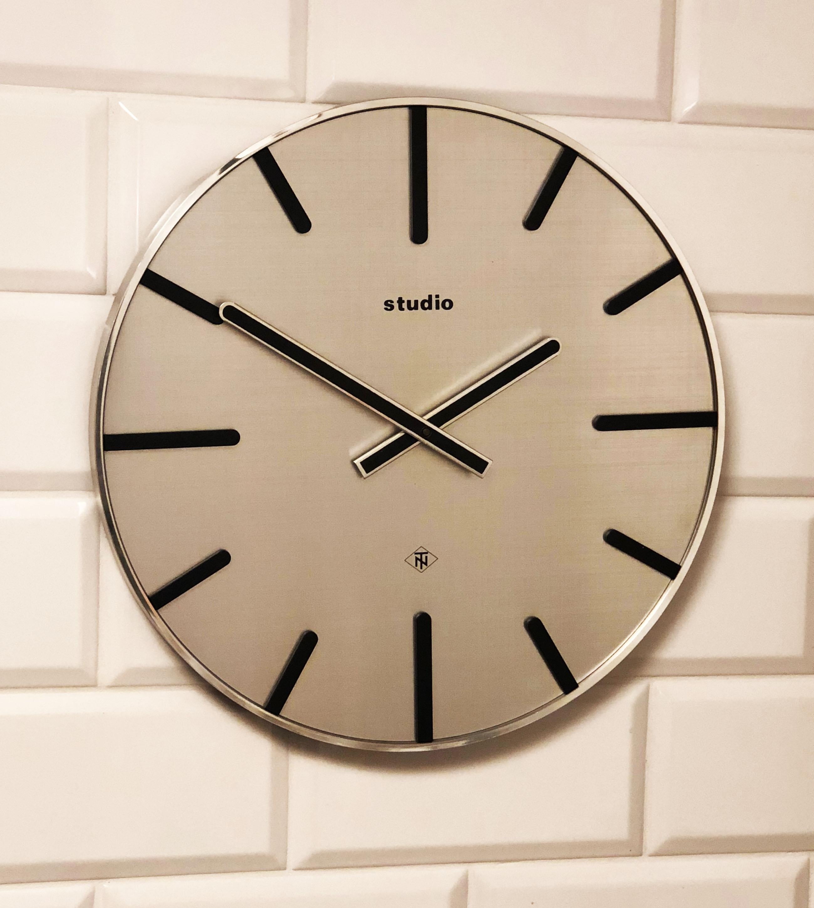 German TN Telenorma Studio Electric Wall Clock In Excellent Condition For Sale In Vienna, AT