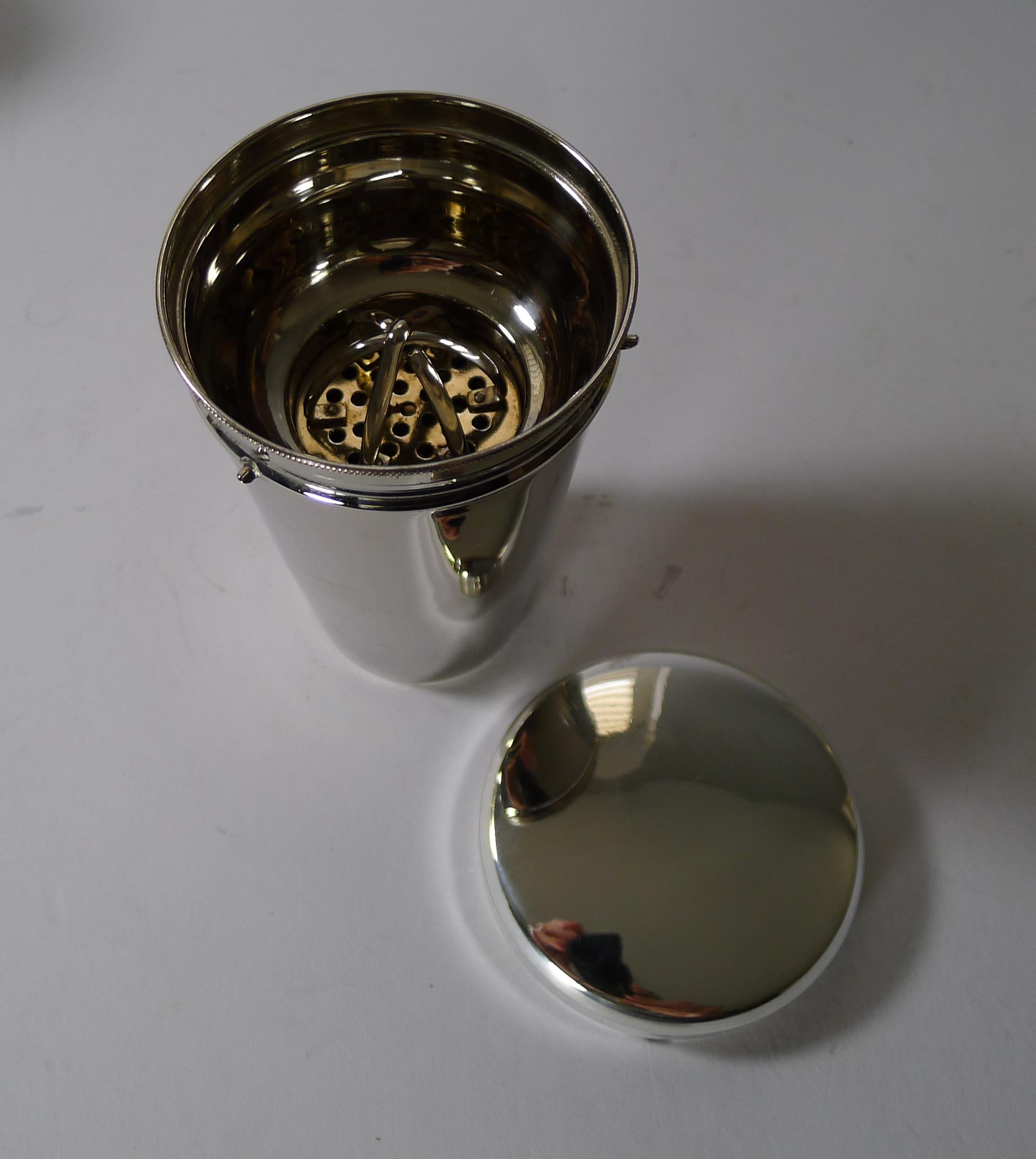 German Travel Cocktail Shaker / Bar Set, c.1930 In Good Condition In Bath, GB