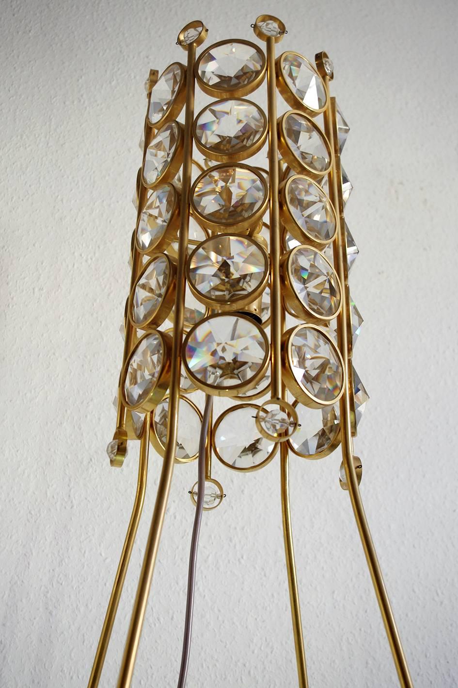 Amazing vintage gilded brass and large faceted crystals floor lamp.
Germany, 1950s.

Lamp sockets: Two x E27 (US E26).
 