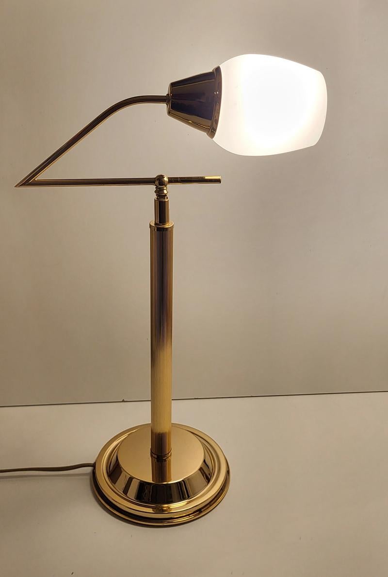 Verstellbare deutsche Vintage-Schreibtischlampe aus Messing und Glas, 1970er Jahre (Deutsch) im Angebot