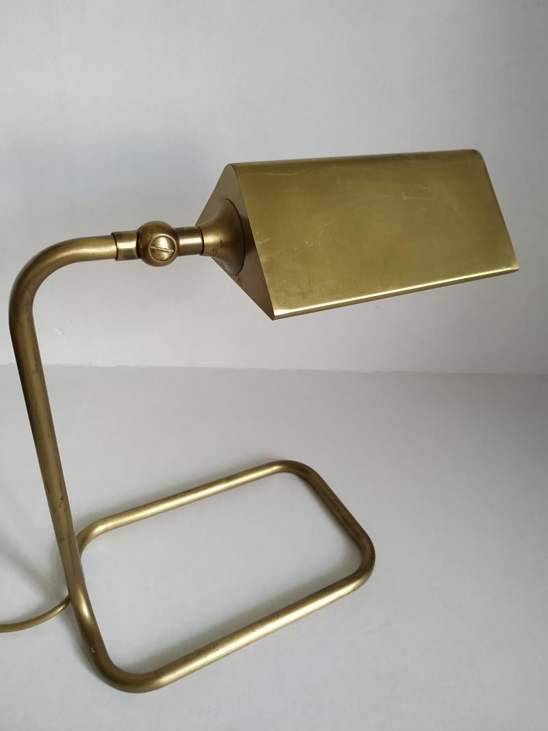 One of two minimalist brushed brass table light in the style of koch & lowy.
Florian Schulz, Germany, 1960s-1970s.
Lamp sockets: One x E27 (US E26).