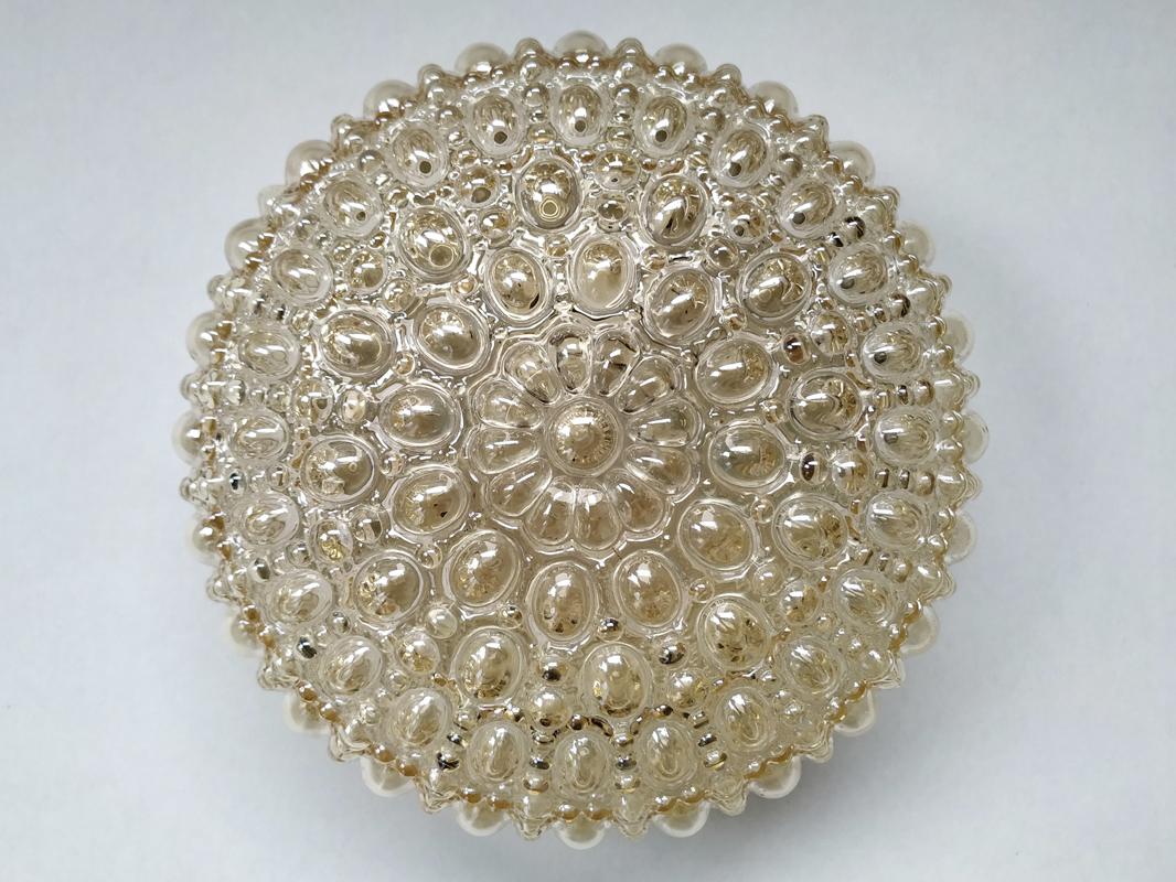 UNO de... Plafón o aplique vintage alemán de cristal burbuja ámbar, años 60 Moderno de mediados de siglo en venta