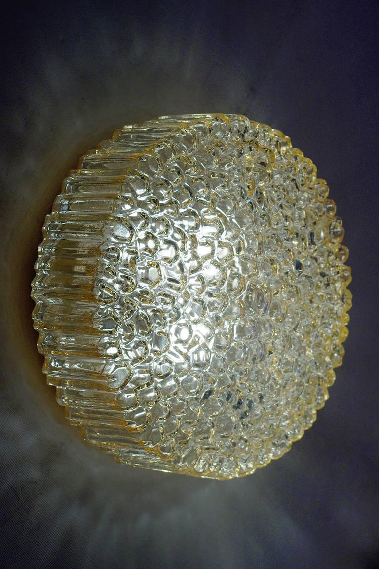 ANCIEN GLOBE EN Verre De Clichy Jaune Avec Bandes Dorees A Plusieurs