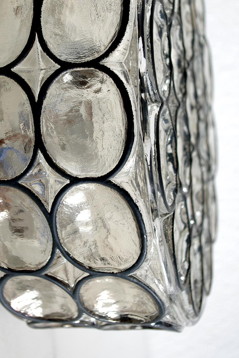 Schöne Art Deco-Stil mundgeblasenem Glas flushmount.
Deutschland, 1960er Jahre
Lampenfassungen: E27 (US E26).
 
   