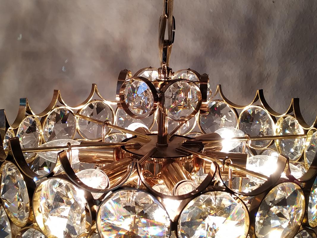 Mid Century German Vintage Gilt Brass and Glass Ceiling Light Chandelier, 1960s In Good Condition For Sale In Berlin, DE