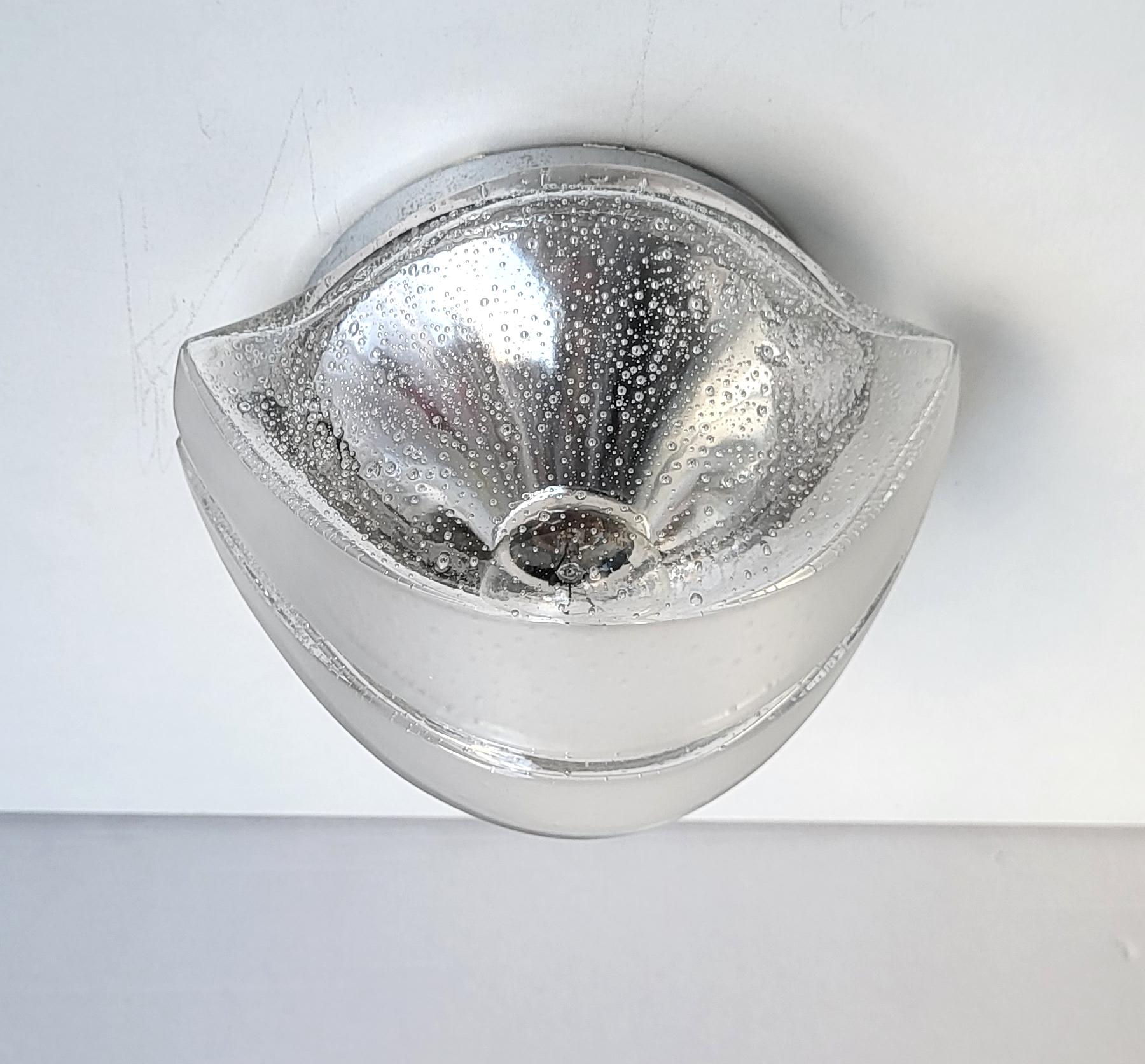 Scontrino da soffitto o da parete in vetro a bolle d'aria tedesco d'epoca, anni '70 In condizioni buone in vendita a Berlin, DE