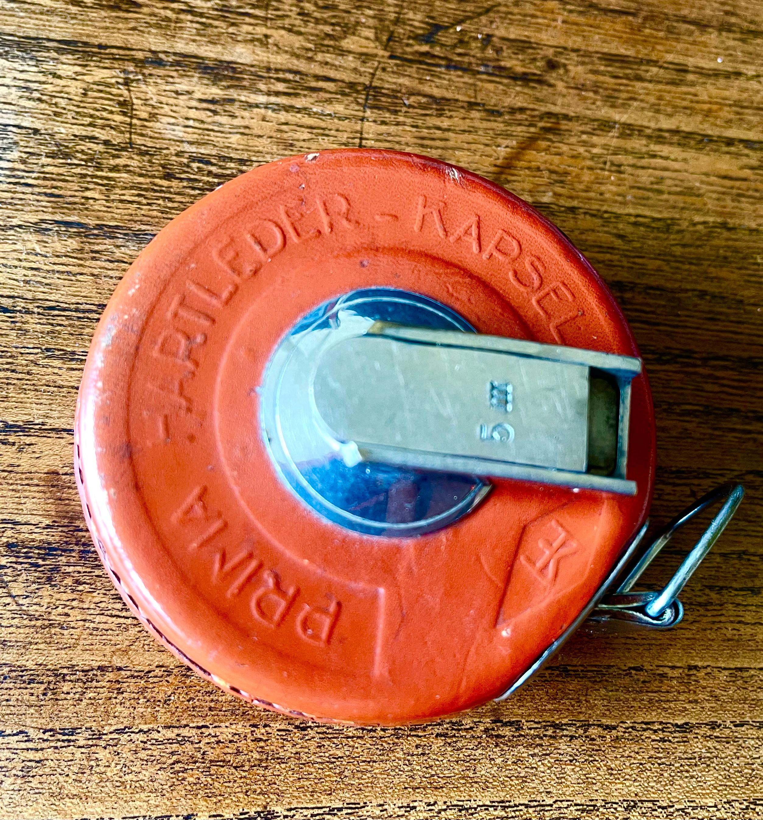 Tedesco Metro a nastro tedesco in pelle vintage, arancione marrone, anni '40, Germania in vendita