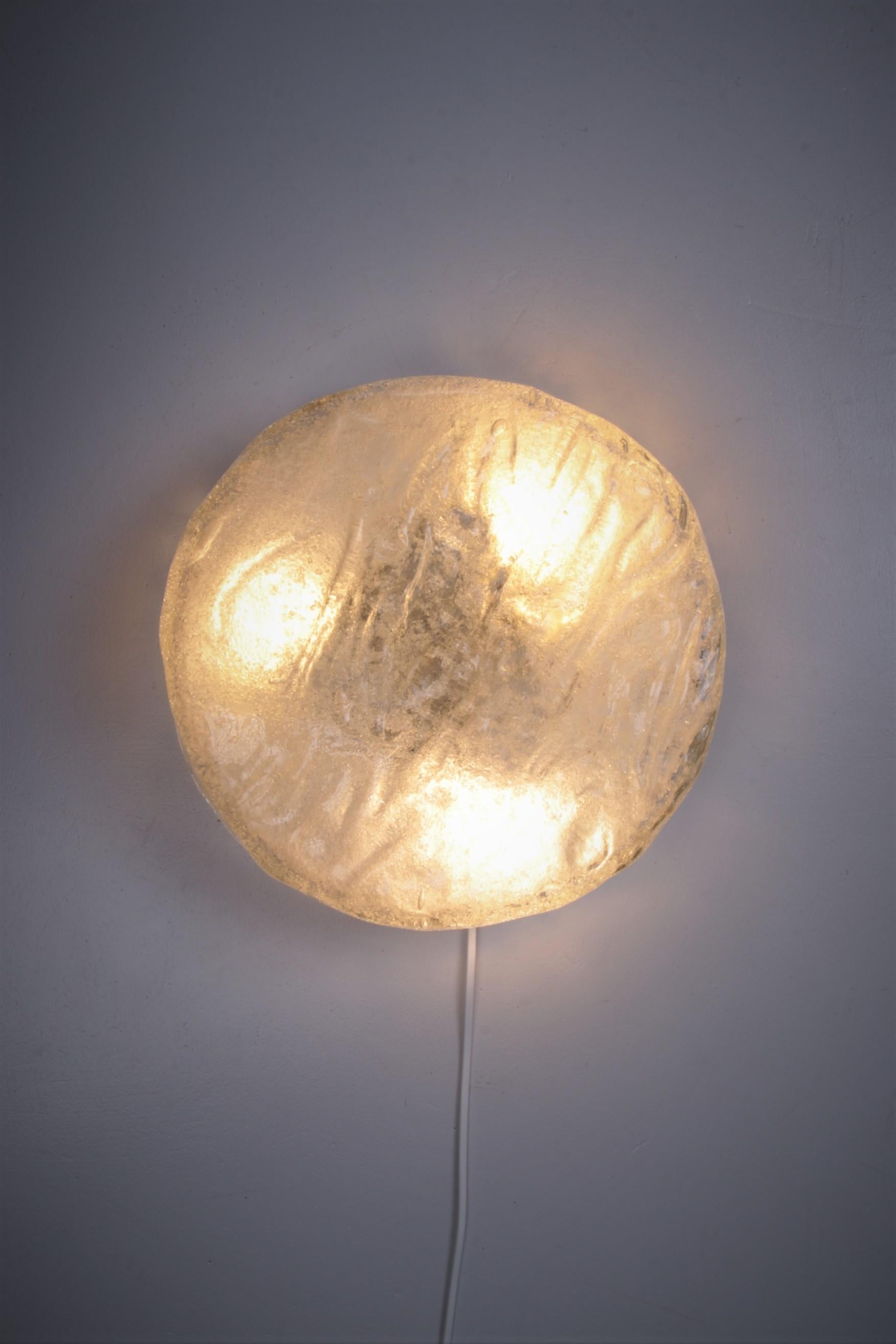 A beautiful round vintage ceiling lamp with glass shade made of special ice glass. The glass is of high quality and has a special texture that spreads the light in a beautiful way. Suitable for the ceiling, but can also be mounted on the