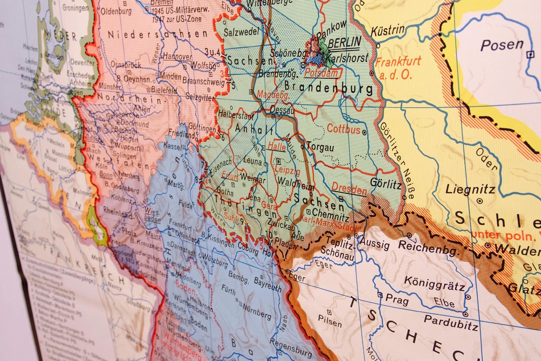 German Vintage school map of Central Europe, 1961 For Sale 3
