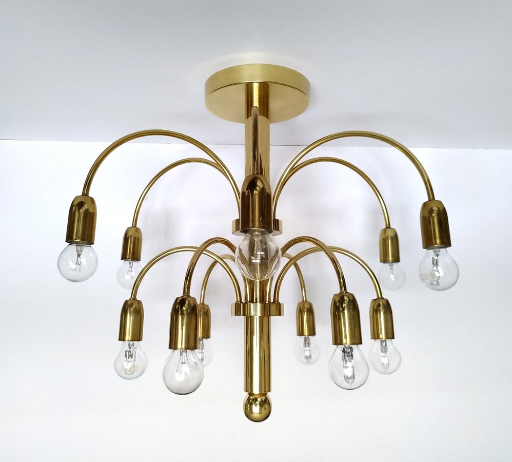 Beautiful sculptural minimalist brass ceiling flush mount chandelier.
Germany, 1970s.
Measures: Lamp sockets 12.