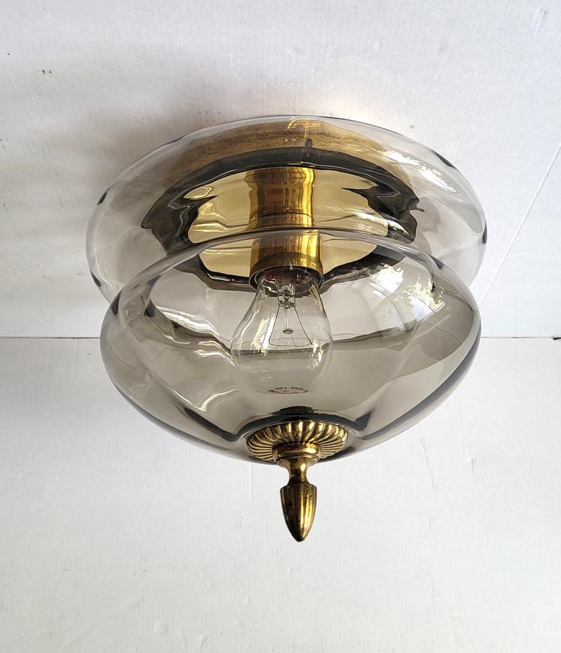 Mid-Century moderno Plafoniera tedesca d'epoca in vetro testurizzato e ottone, anni '60 in vendita