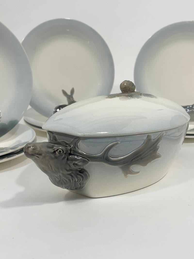 German Wächtersbach 12 Hunting plates and tureen by Carl Bull, 1910 For Sale 5