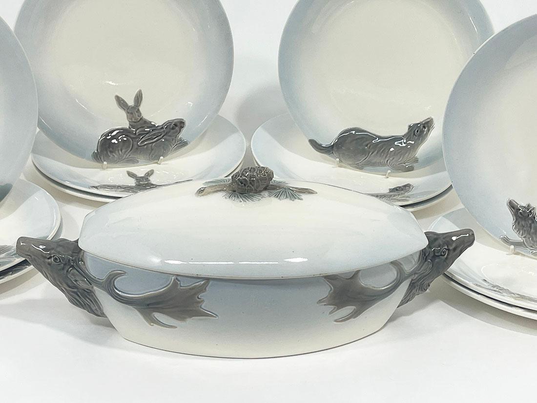 German Wächtersbach 12 Hunting plates and tureen by Carl Bull, 1910 For Sale 2