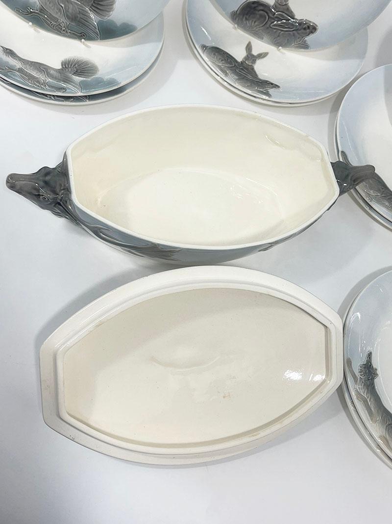 German Wächtersbach 12 Hunting plates and tureen by Carl Bull, 1910 For Sale 3