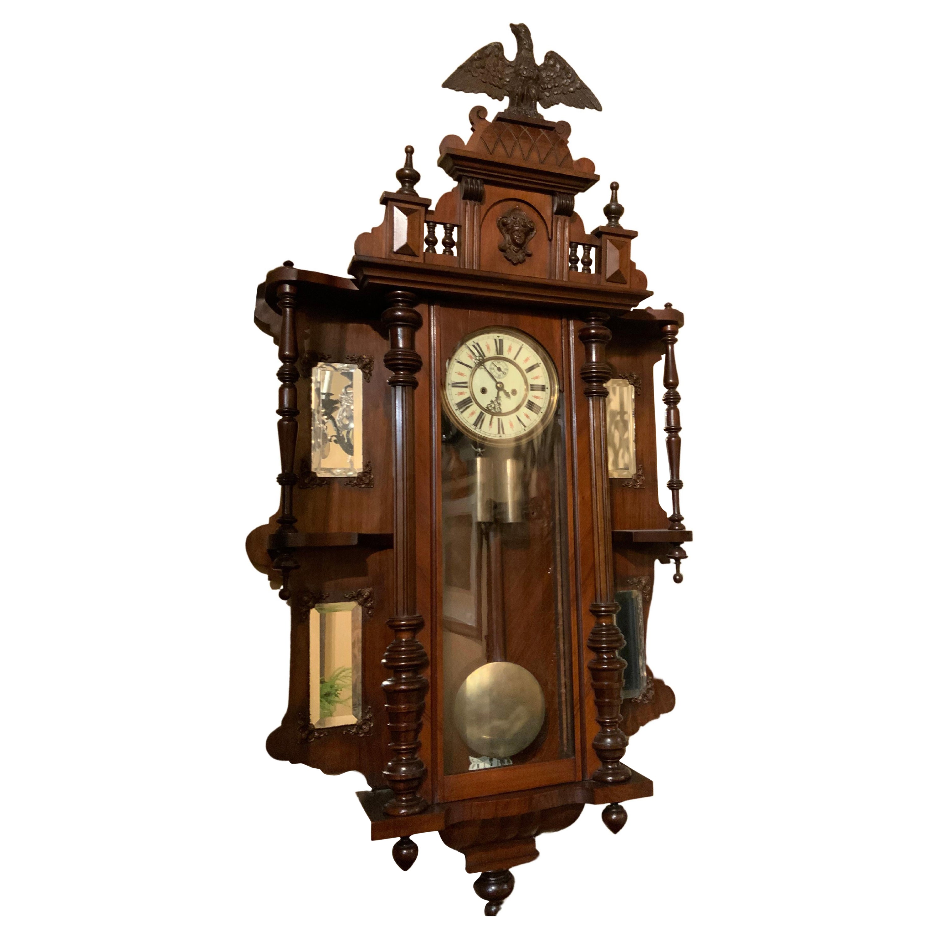 Deutsche Wanduhr von Gustav Becker, Nussbaum, 19. C., geschnitzter Adler