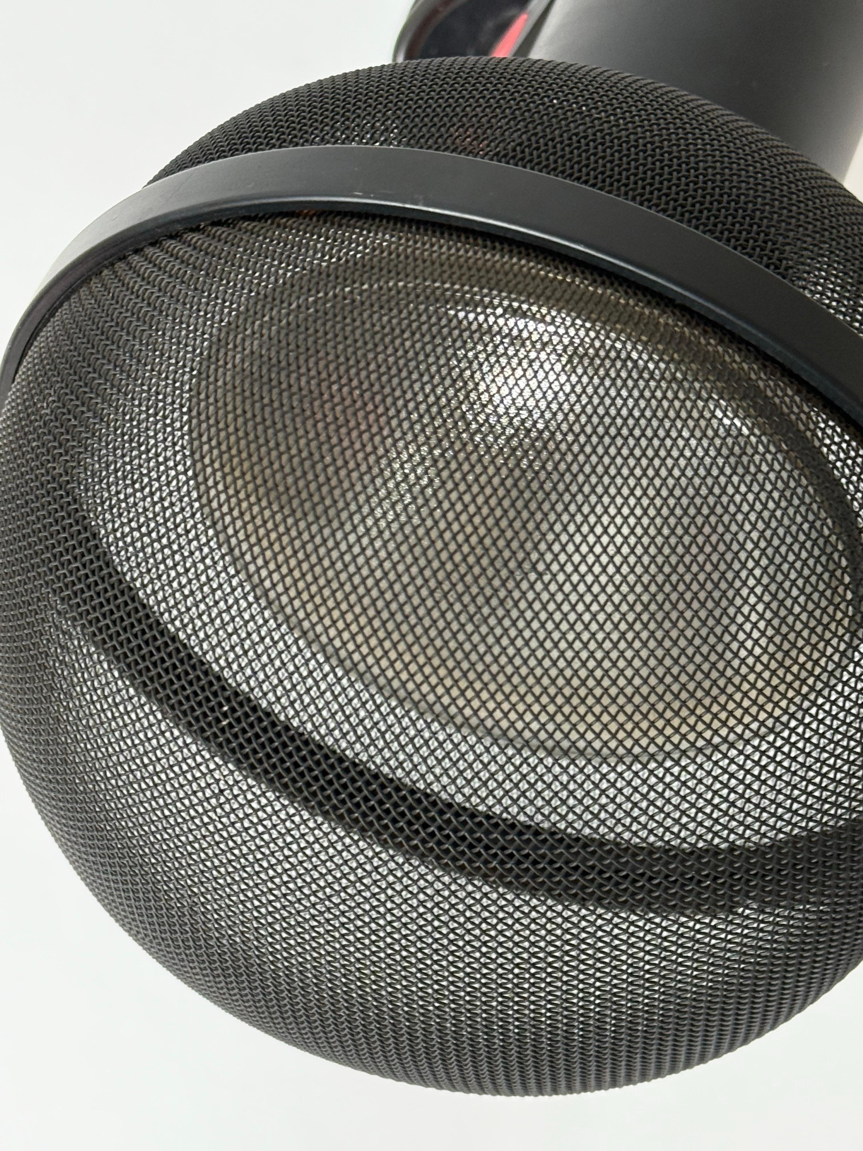 This beautiful and exceptional wall or ceiling lamp is designed by one of the best designers around Europe called Roger Tallon. it was designed for Erco Leuchten aound the 1970s in Germany. This lamp can use an E27 type of bulbs. Age has nothing on