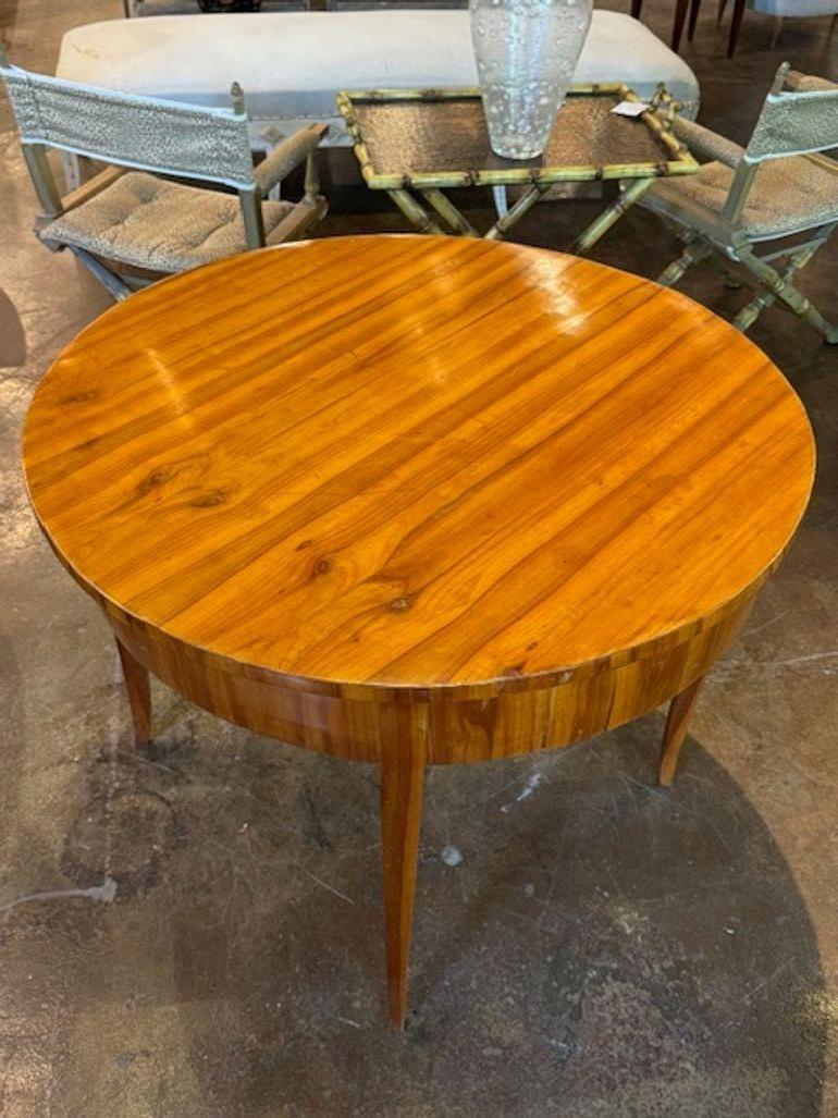 Mesa central de nogal alemán en Bueno estado para la venta en Dallas, TX