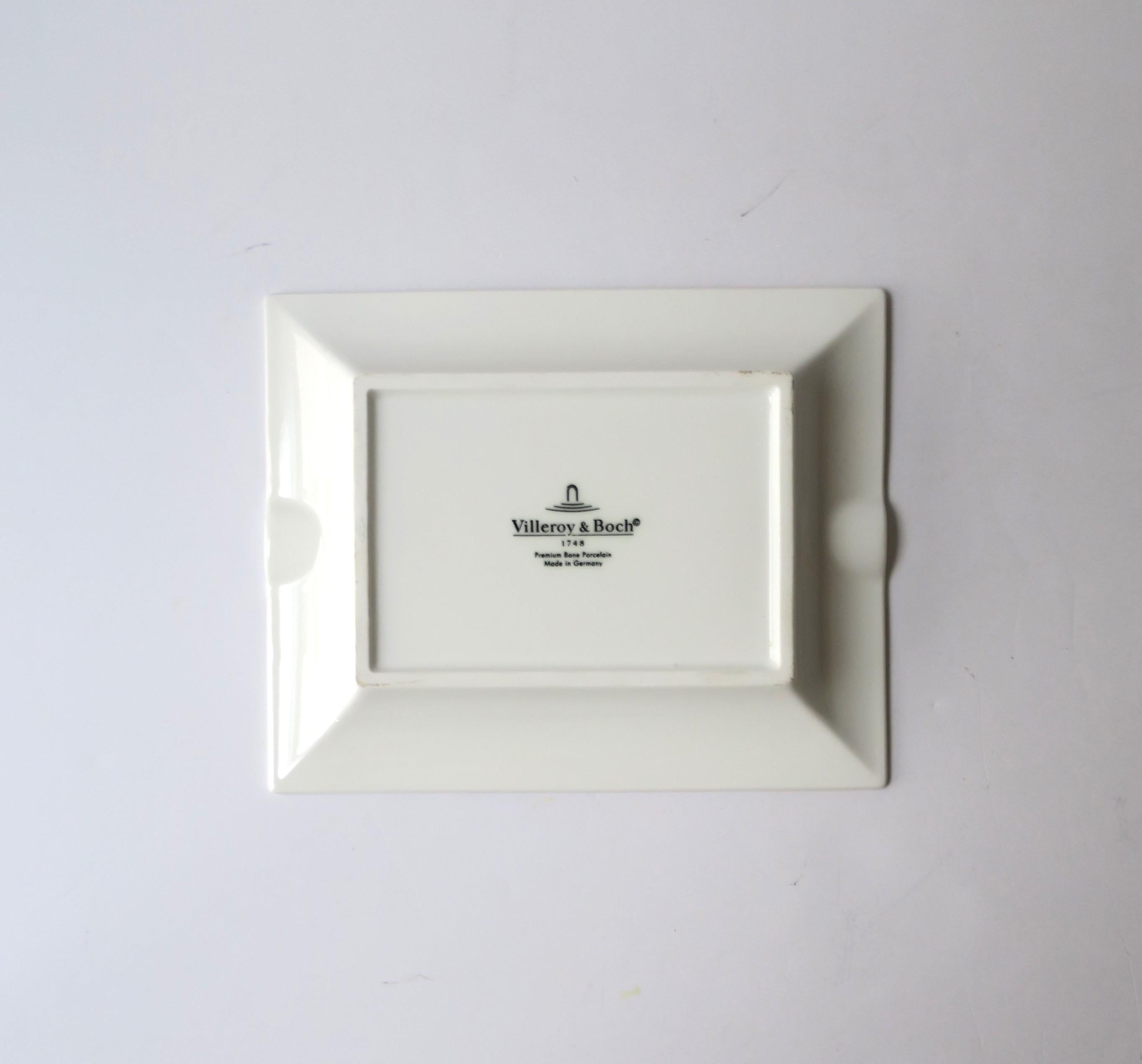 Porcelain Jewelry Tray Catchall Vide-Poche or Cigar Ashtray German White & Gold  For Sale 3