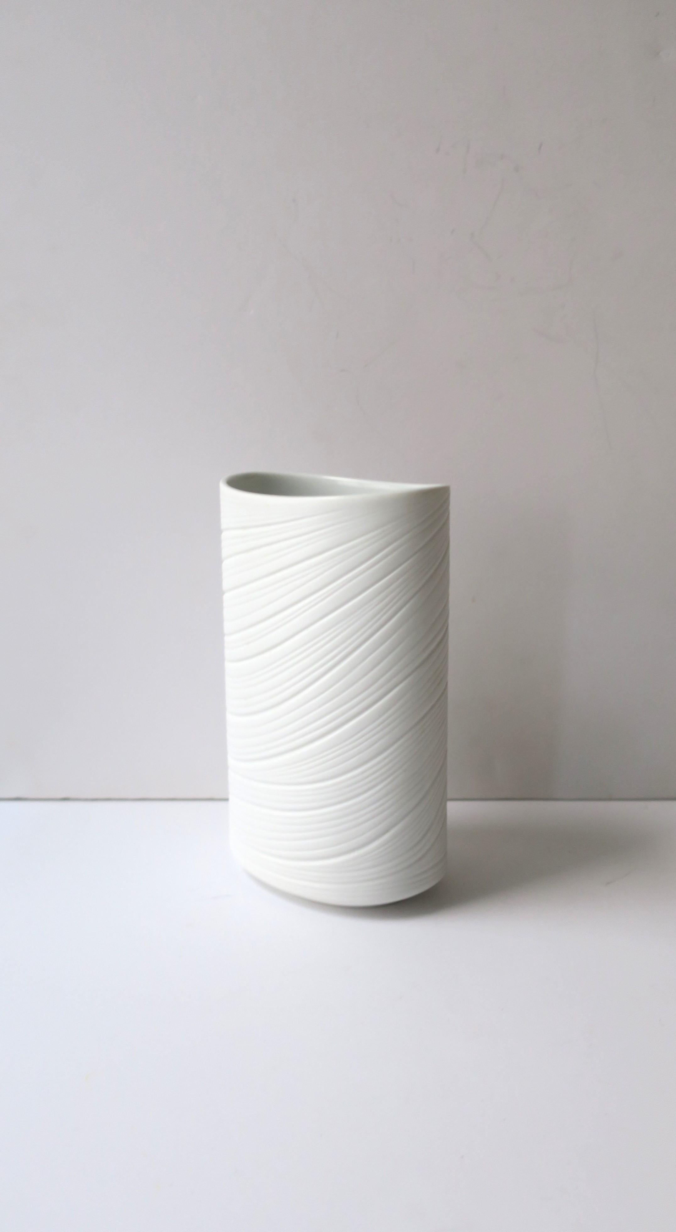 German White Matte Porcelain Vase by Rosenthal Studio Line In Excellent Condition For Sale In New York, NY