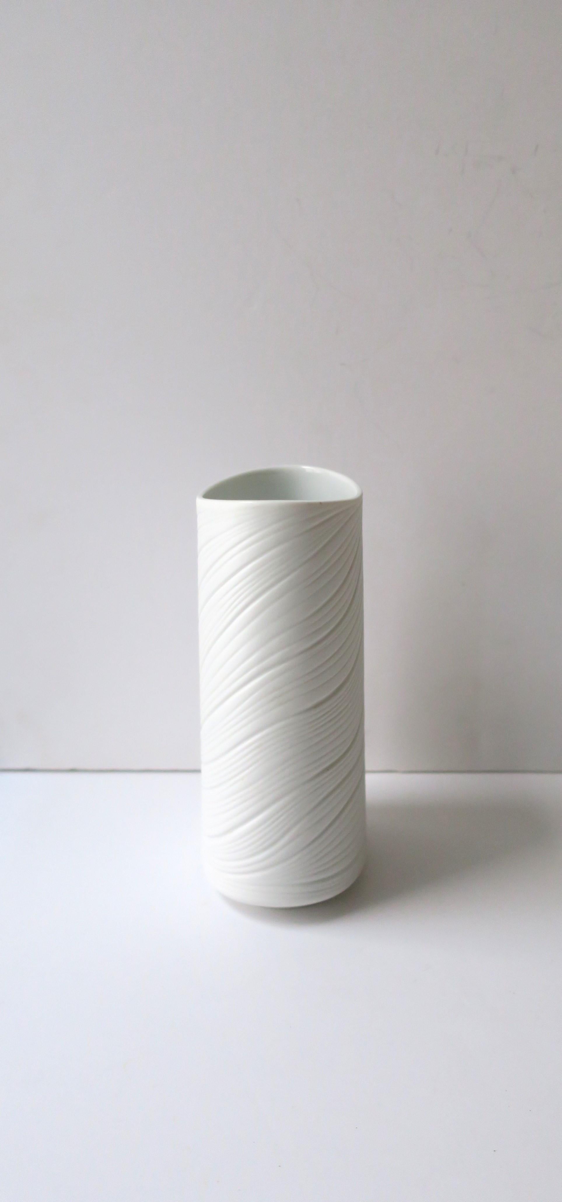 20ième siècle Vase allemand en porcelaine blanche mate de Rosenthal Studio Line en vente