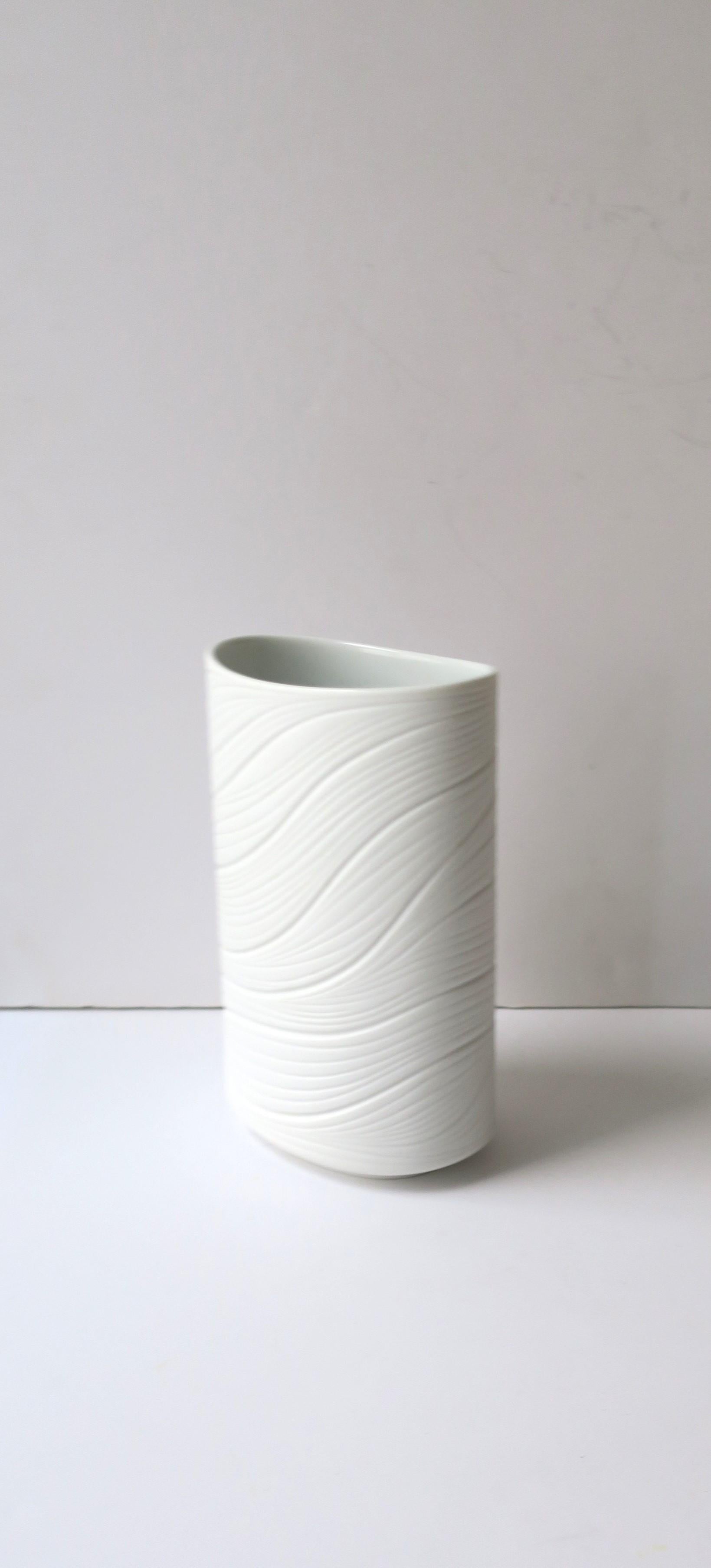 German White Matte Porcelain Vase by Rosenthal Studio Line For Sale 2