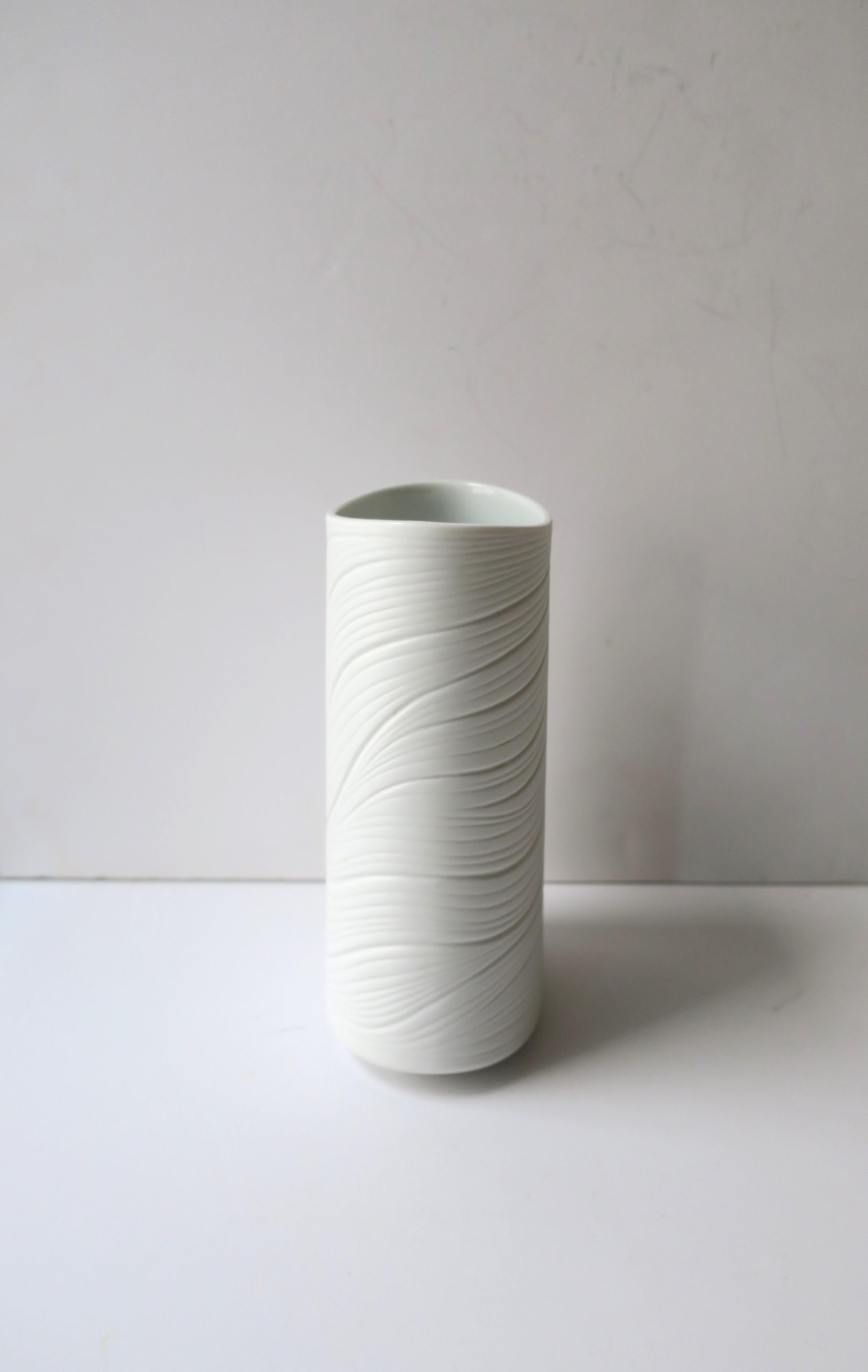 German White Matte Porcelain Vase by Rosenthal Studio Line For Sale 3