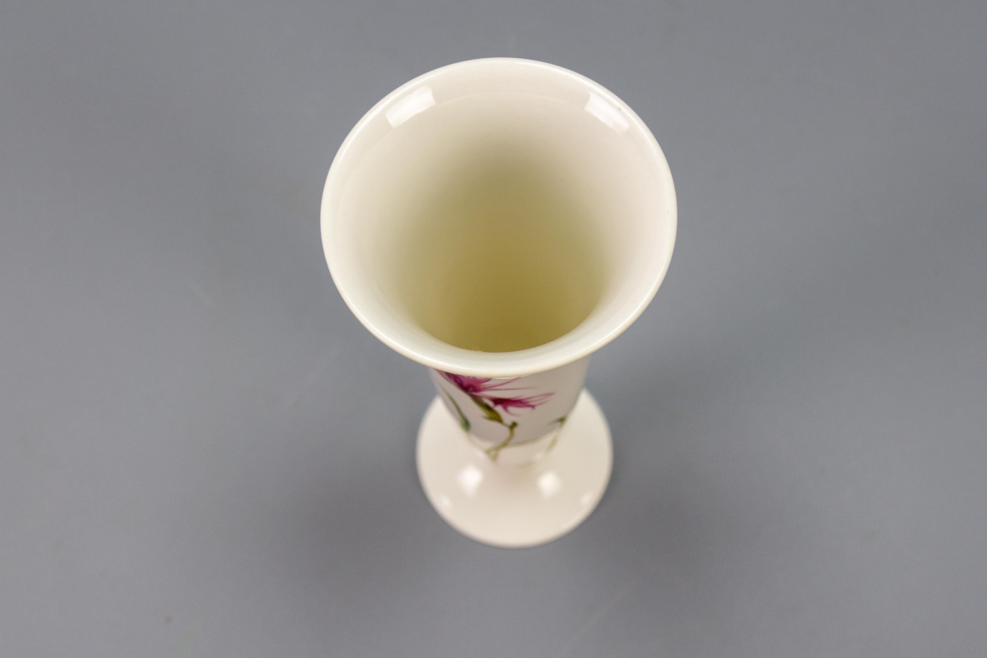 Vaso tedesco in porcellana bianca Piuma rosa Garofano fiore di Hutschenreuther in vendita 4