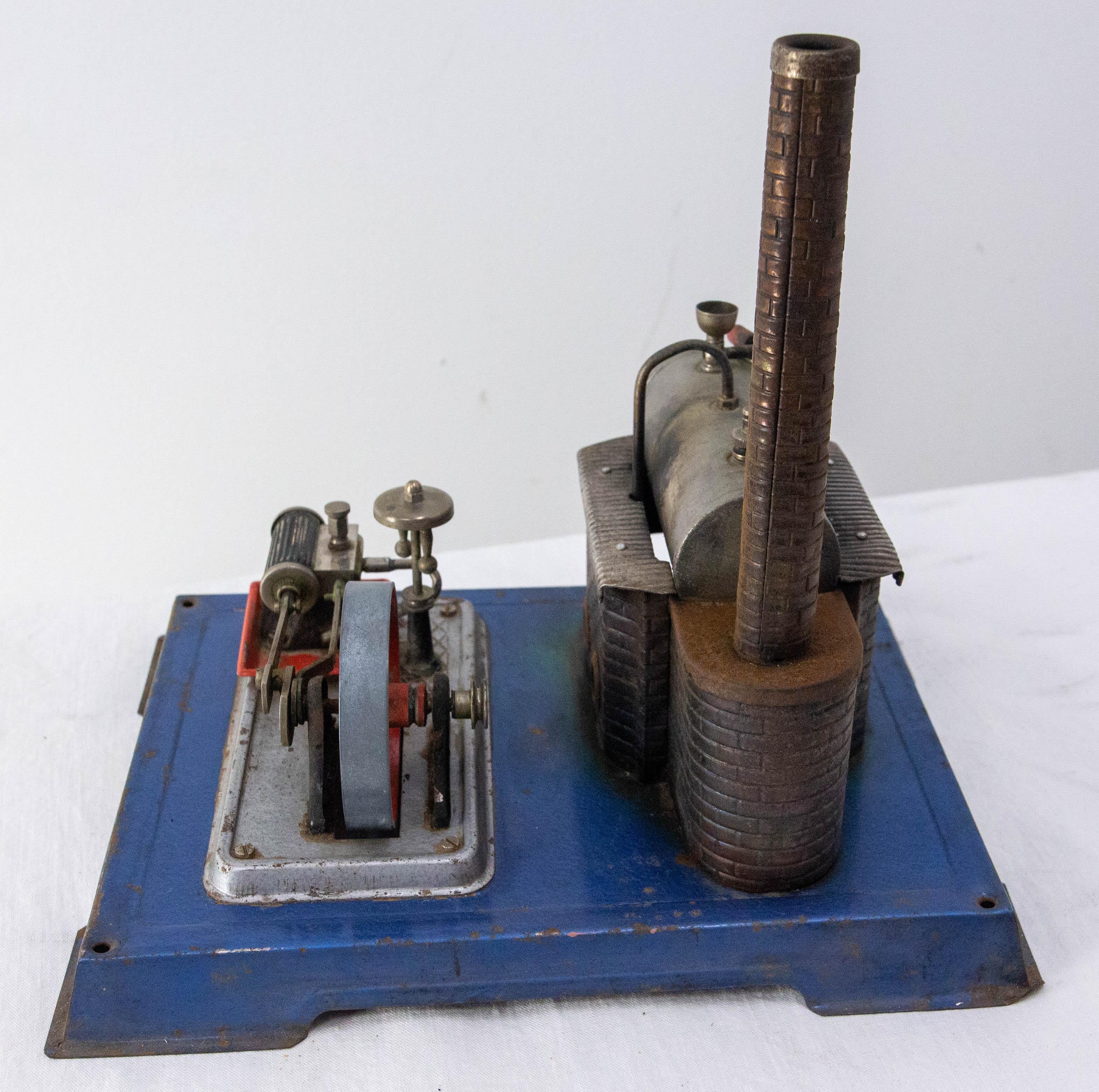 Tedesco Motore a vapore tedesco in lamiera Wilesco per bambini, circa 1960 in vendita