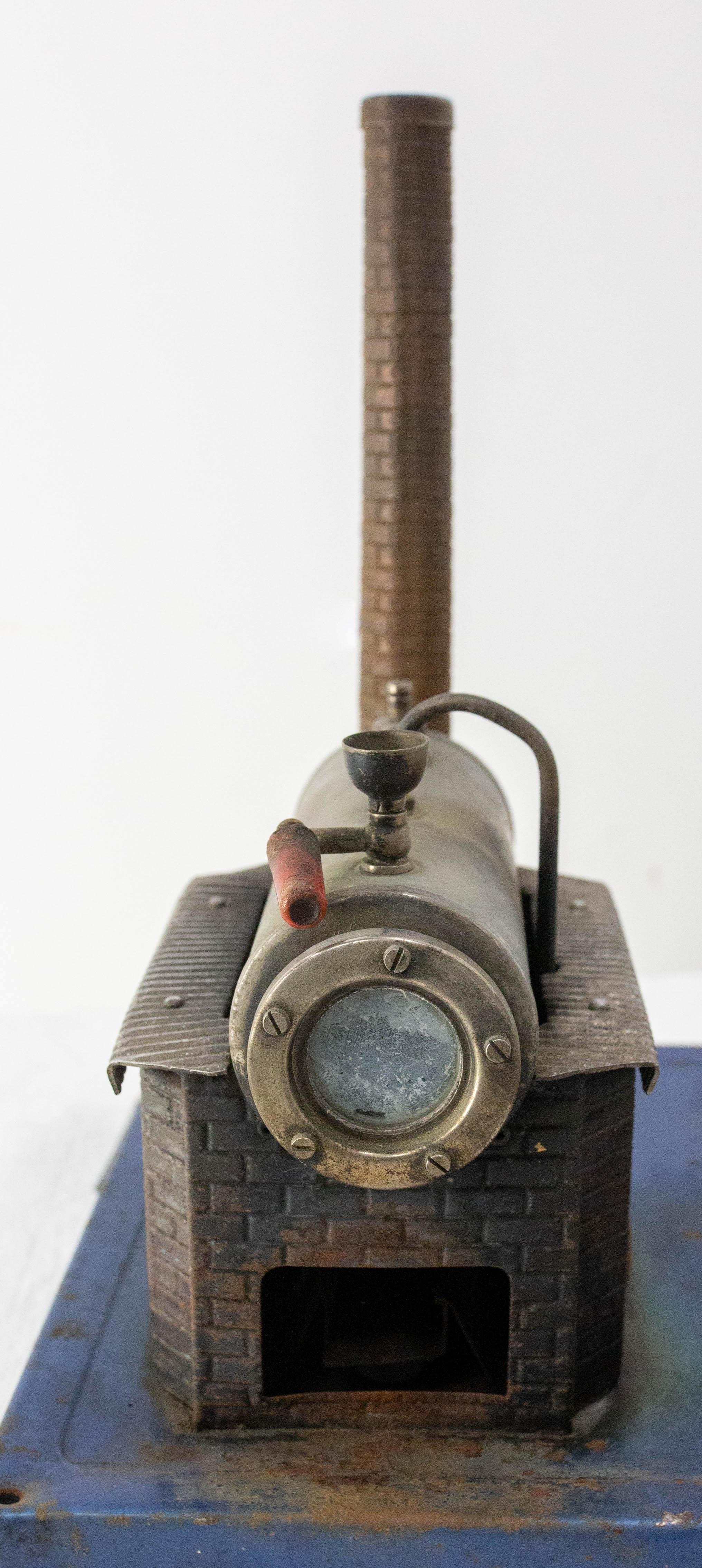 Metà XX secolo Motore a vapore tedesco in lamiera Wilesco per bambini, circa 1960 in vendita
