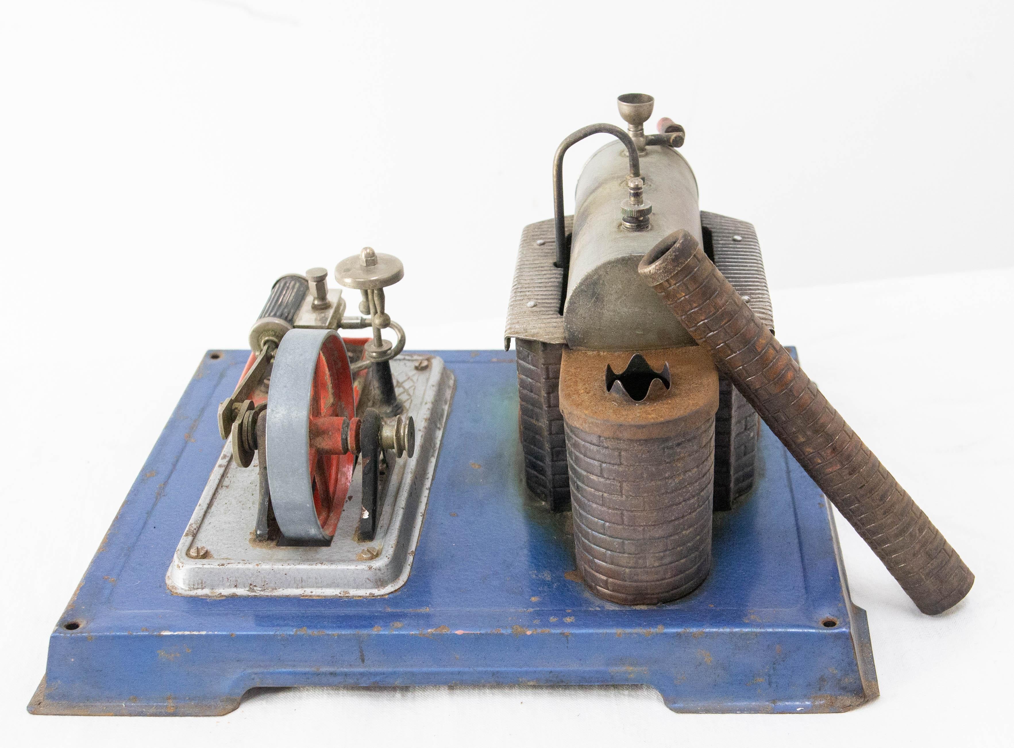 Motore a vapore tedesco in lamiera Wilesco per bambini, circa 1960 in vendita 1