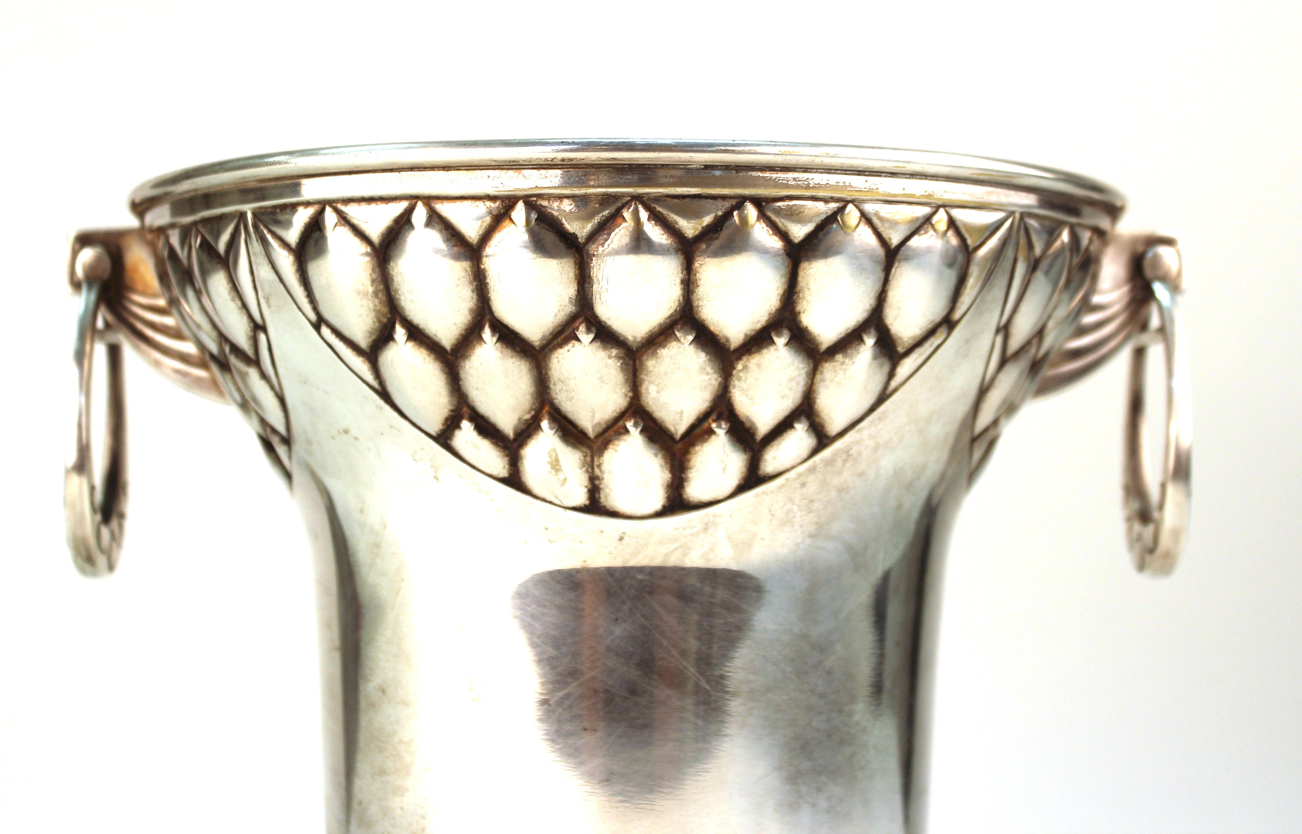 German Secessionist silver plated ice bucket made by the Württembergische Metallwarenfabrik or WMF. The piece is decorated with a secessionist simplified natural motif and has makers marks on the bottom. In great vintage condition with some