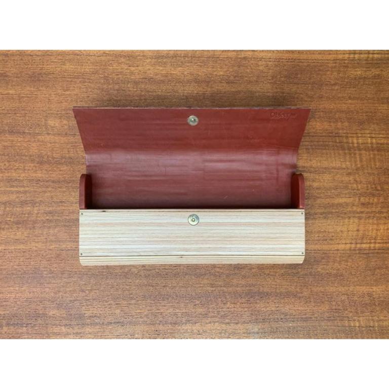 German Wood and Leather Bag by René Vater Object Design, in Flawless conditions. Designed 1990 to 1999 This piece has an attribution mark.

Additional information:
Material: Leather, Wood
Color: Beige
Styles: Minimalist
Period: 1990s
Country of