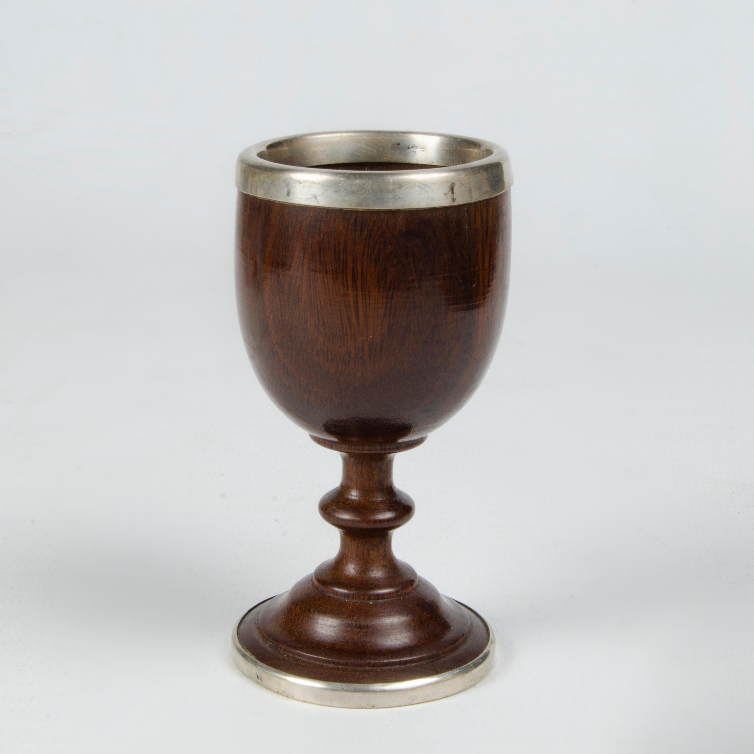 Set di decanter tedeschi in legno e argento con bicchieri di Gebrüder Kühn, XIX secolo In condizioni buone in vendita a North Miami, FL