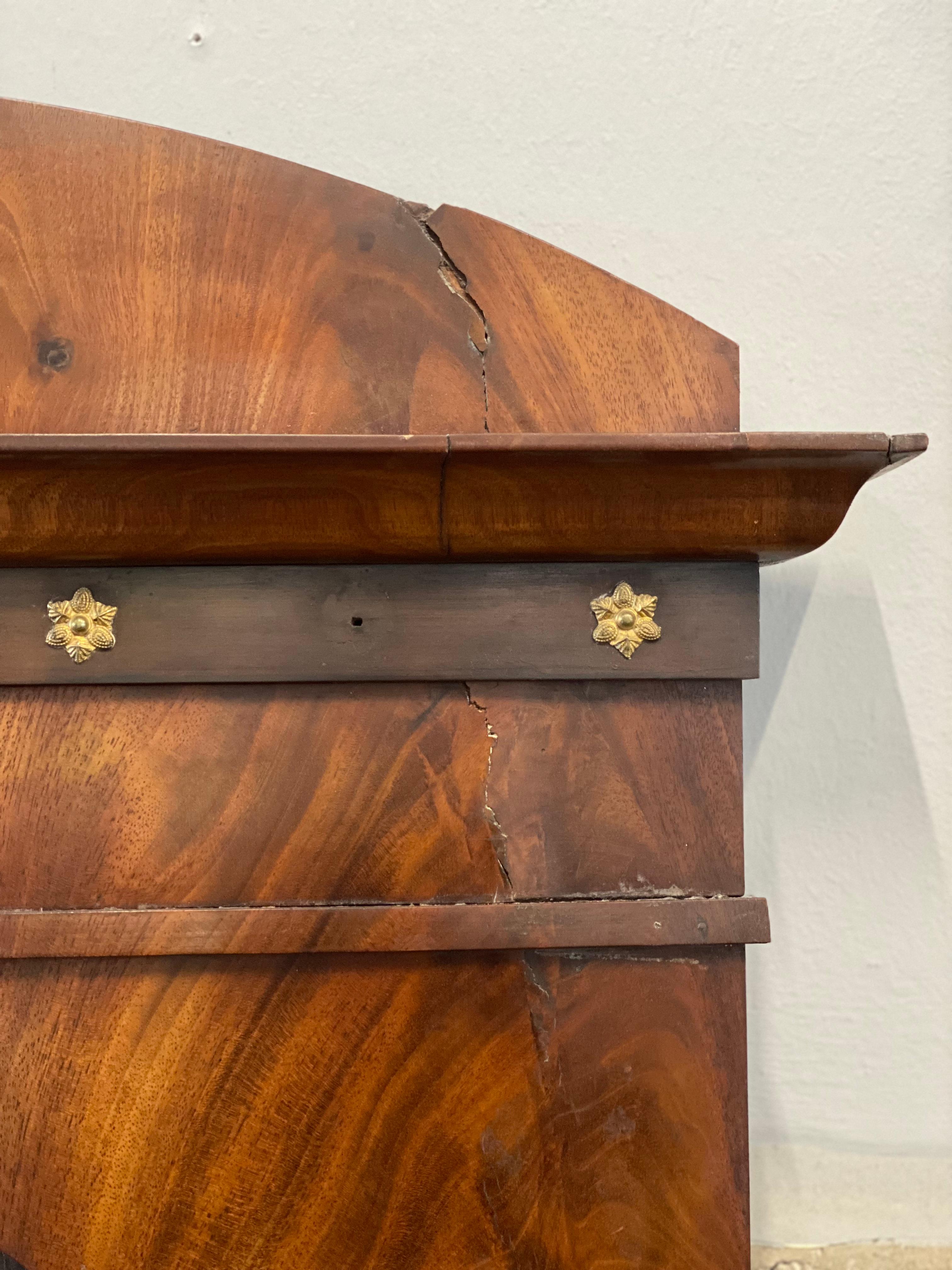 Placage Miroir Biedermeier/Empire Trumeau en bois avec appliques en laiton en vente