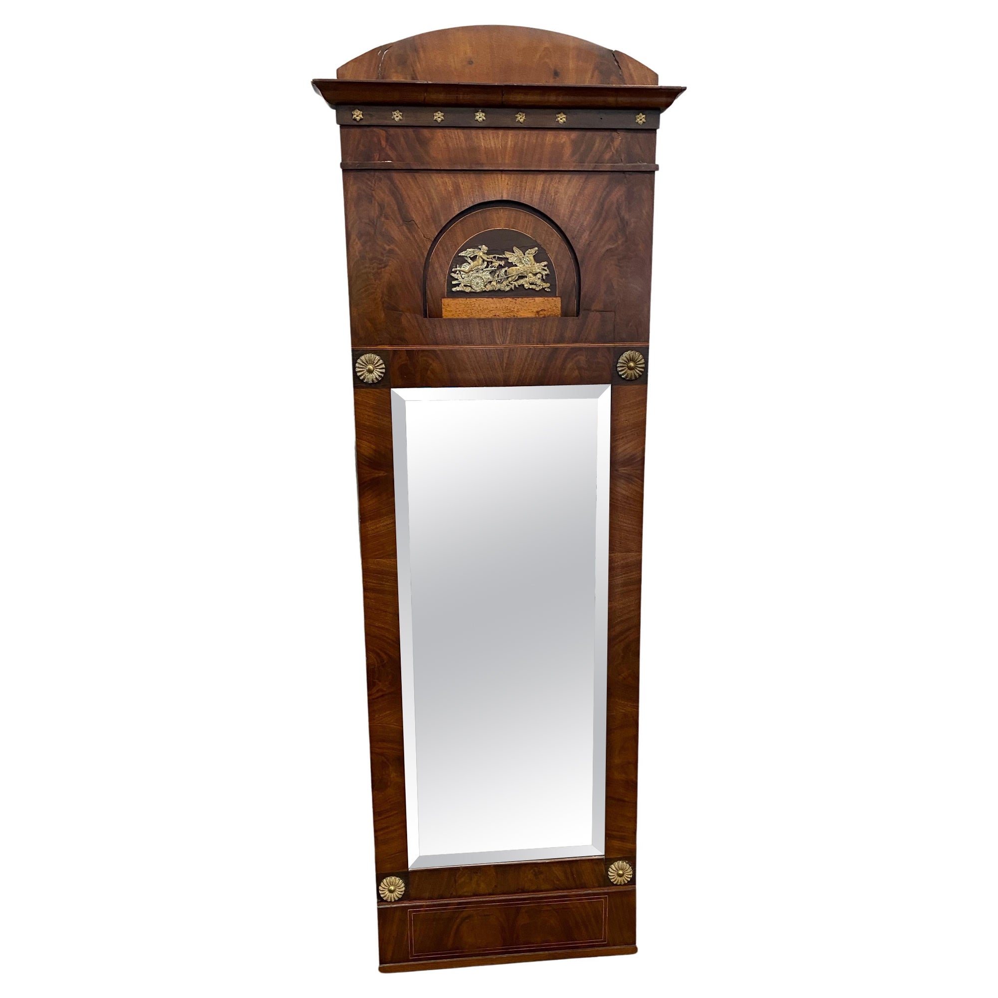 Deutscher Biedermeier/ Empire Trumeau-Spiegel aus Holz mit Messing-Applikationen im Angebot