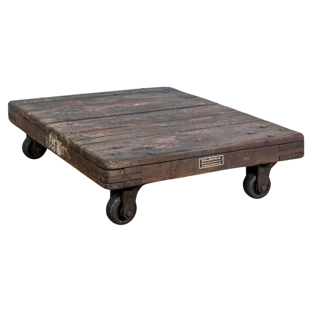 Table à roulettes allemande en bois 1960