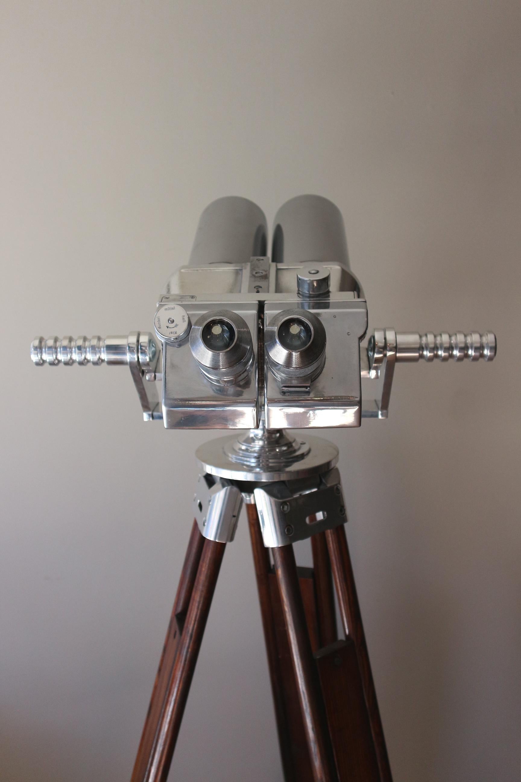 German WWII Binoculars by E. Leitz, Germany In Good Condition In Eindhoven, NL