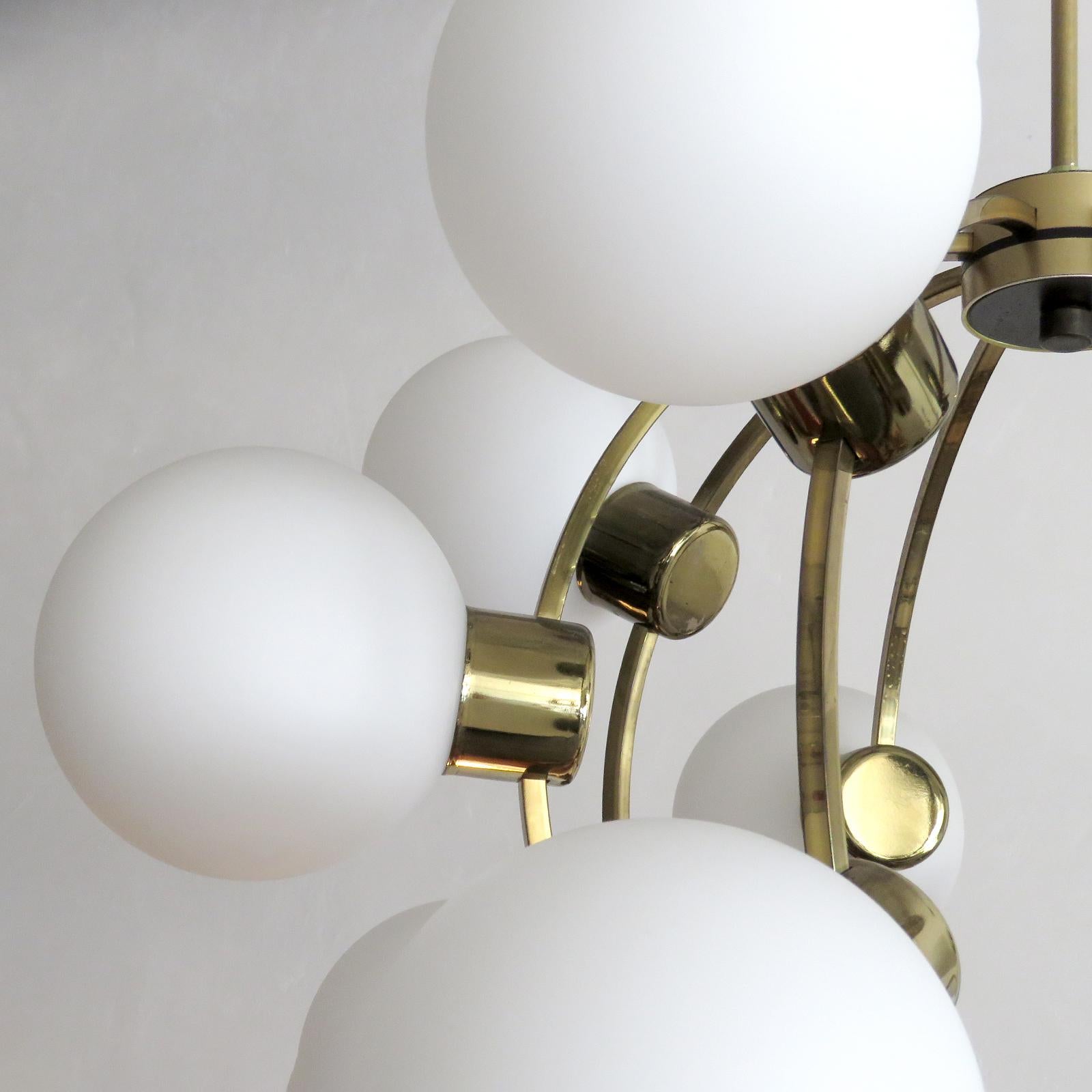 German XL-Atomic Chandelier, 1970 In Good Condition In Los Angeles, CA