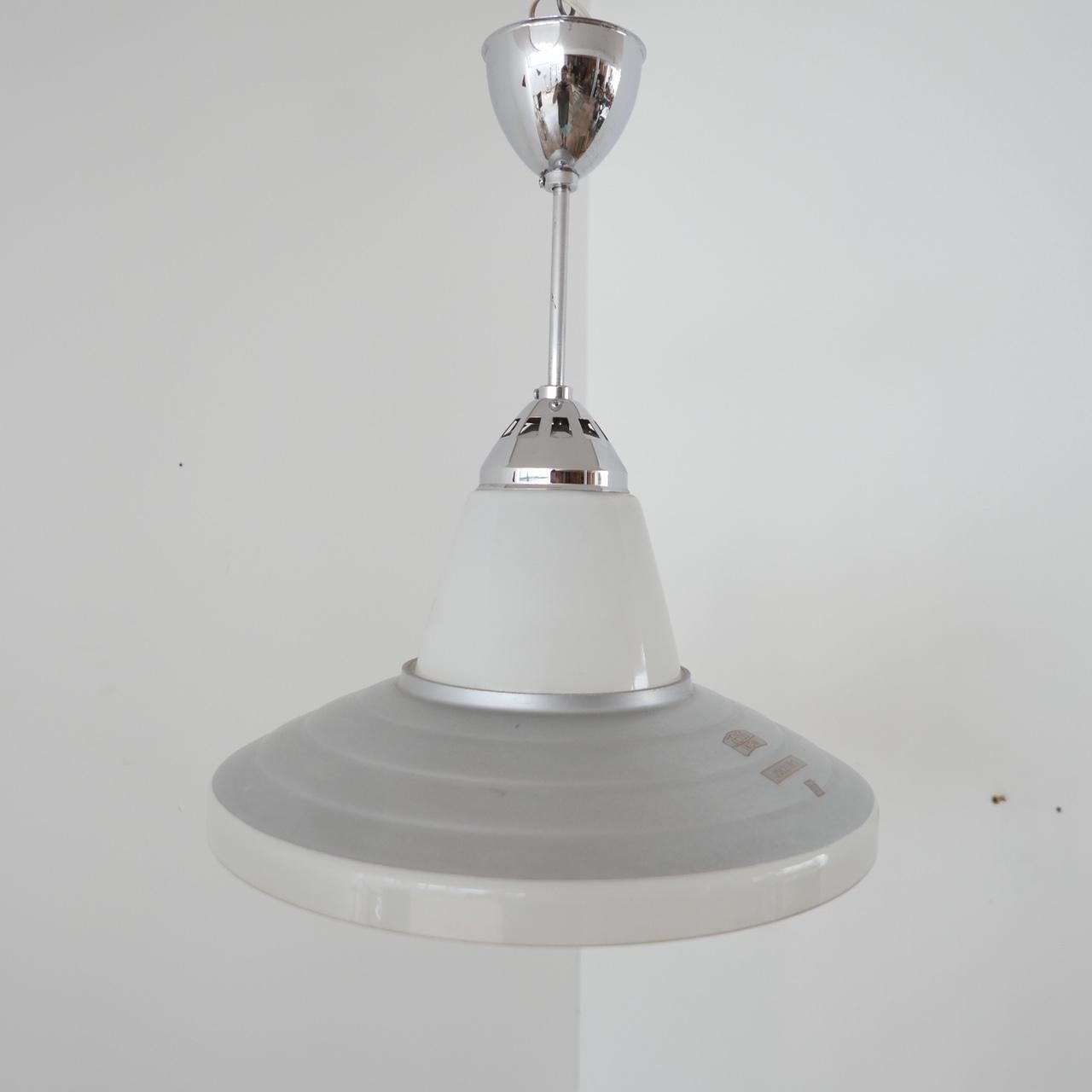 Lampe à suspension en verre bicolore allemande Zeiss Ikon en vente 2