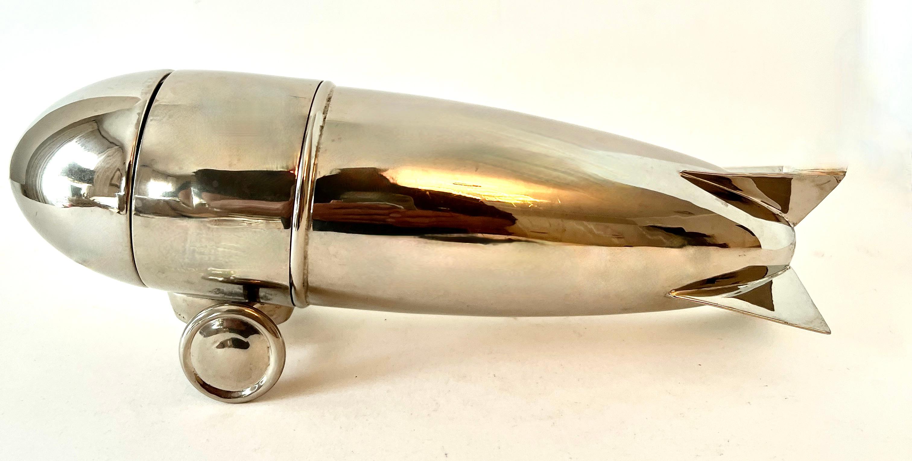 German Zeppelin Cocktail Shaker Circa 1930 Art Deco In Good Condition For Sale In Los Angeles, CA