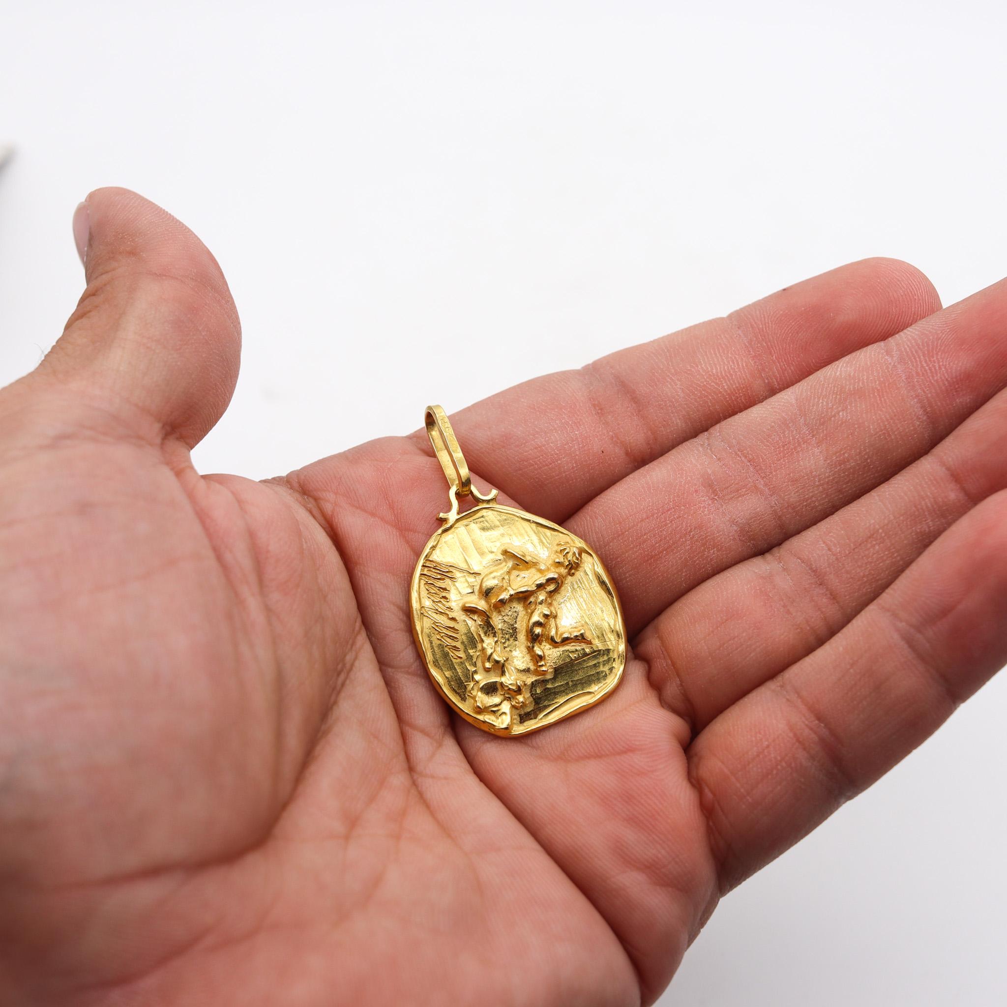 Germano Nino D'Antonio 1970 Renaissance Revival Medallion In 18Kt Yellow Gold For Sale 2