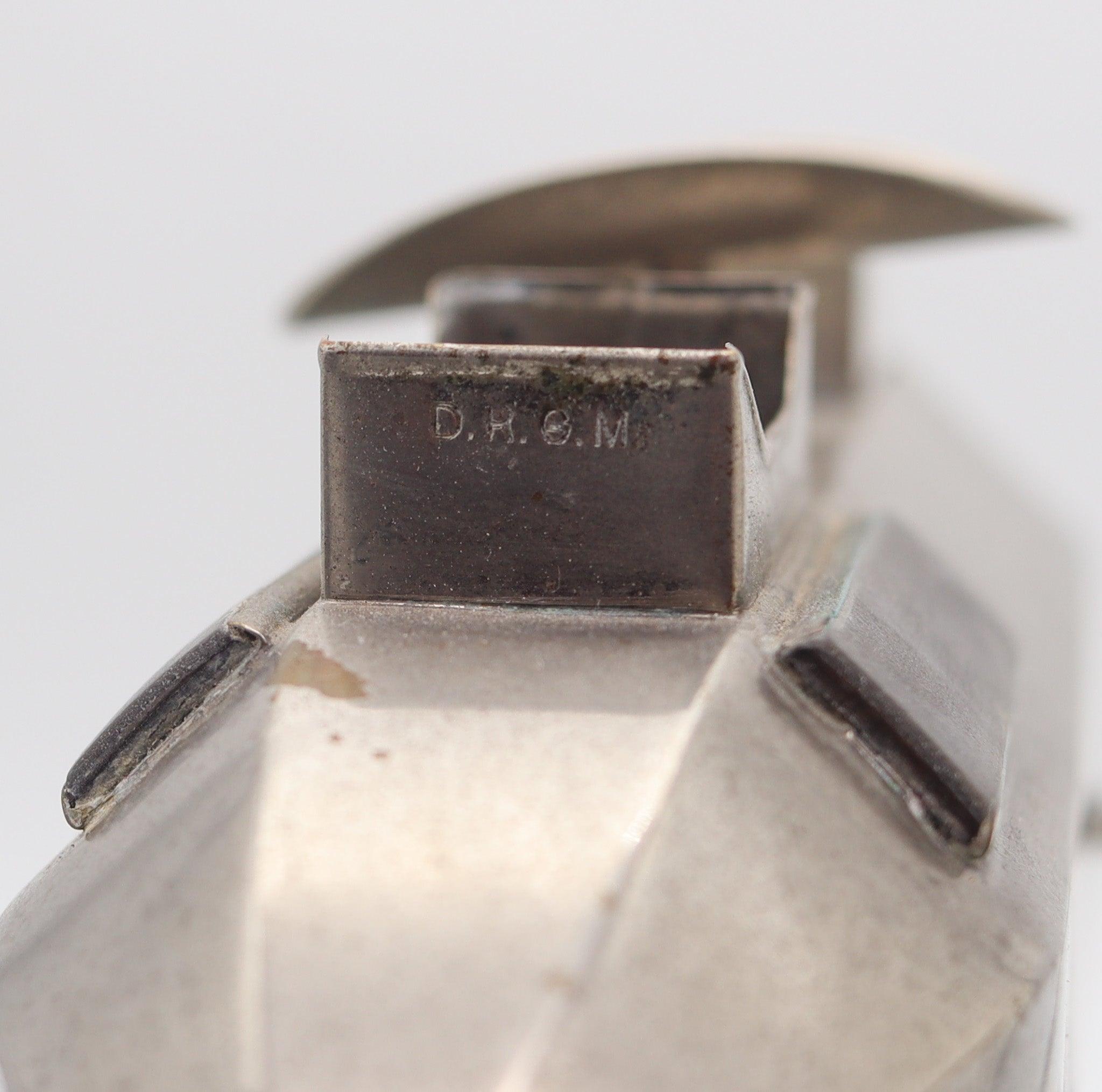 GERMANY 1920 Art-Deco Graff Zeppelin-Schreibtisch-Zigarettenschliff-Halter mit passender Ständerung (Handgefertigt) im Angebot