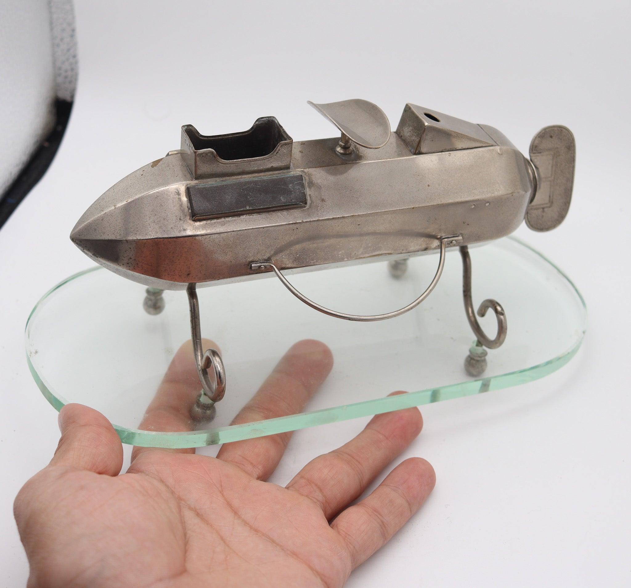 GERMANY 1920 Art-Deco Graff Zeppelin-Schreibtisch-Zigarettenschliff-Halter mit passender Ständerung im Zustand „Gut“ im Angebot in Miami, FL