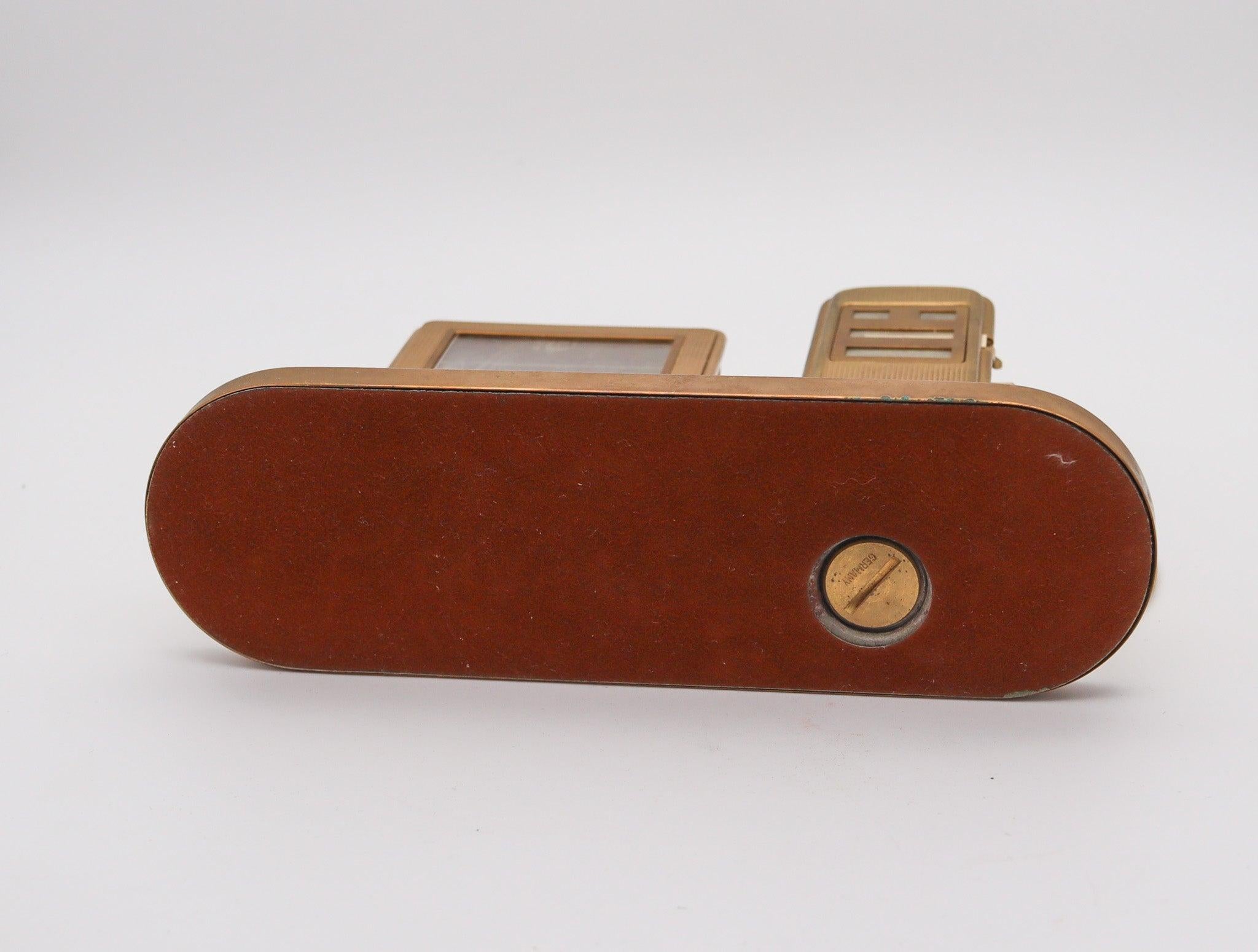 ALEMANIA 1930 Art Decó Dispensador de cigarrillos de gasolinera, percutor y calendario mediados del siglo XX